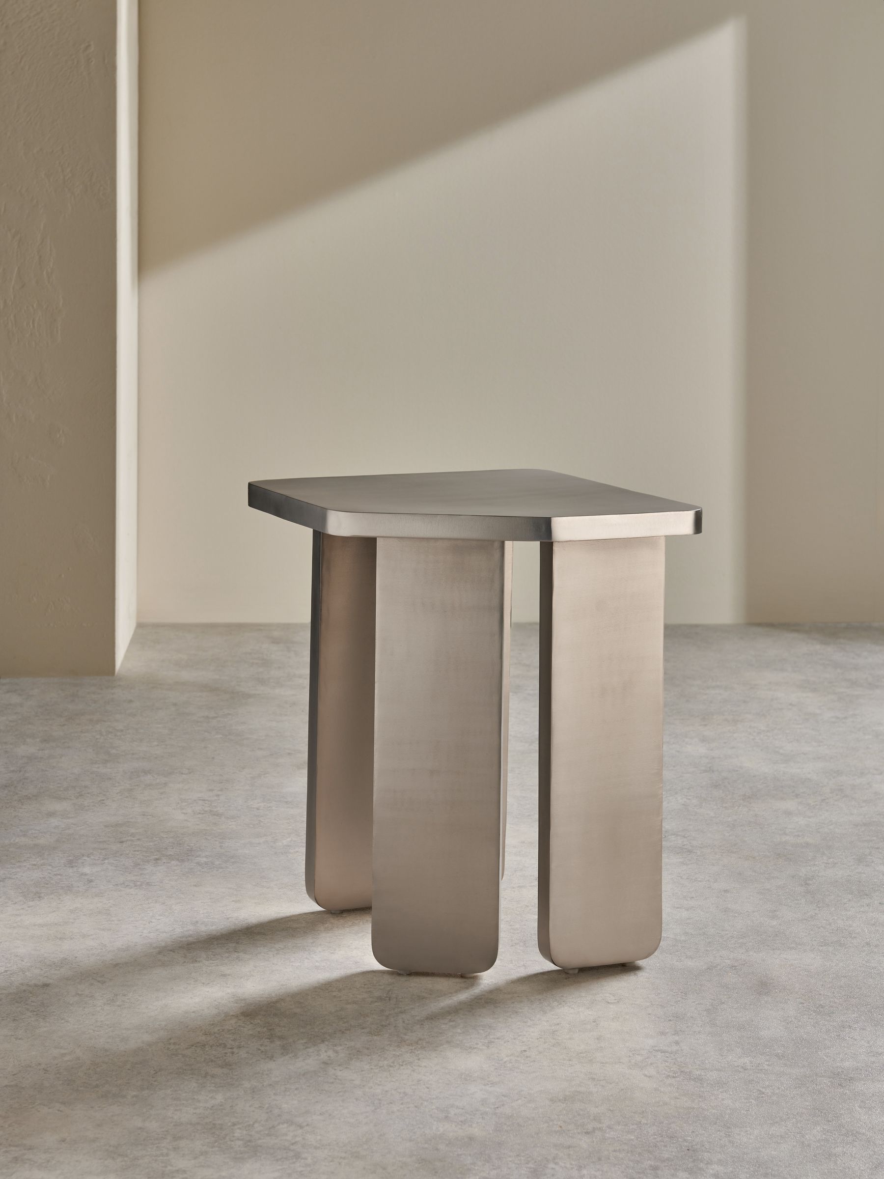 Kiara Side Table in Metal - Image 2 of 6
