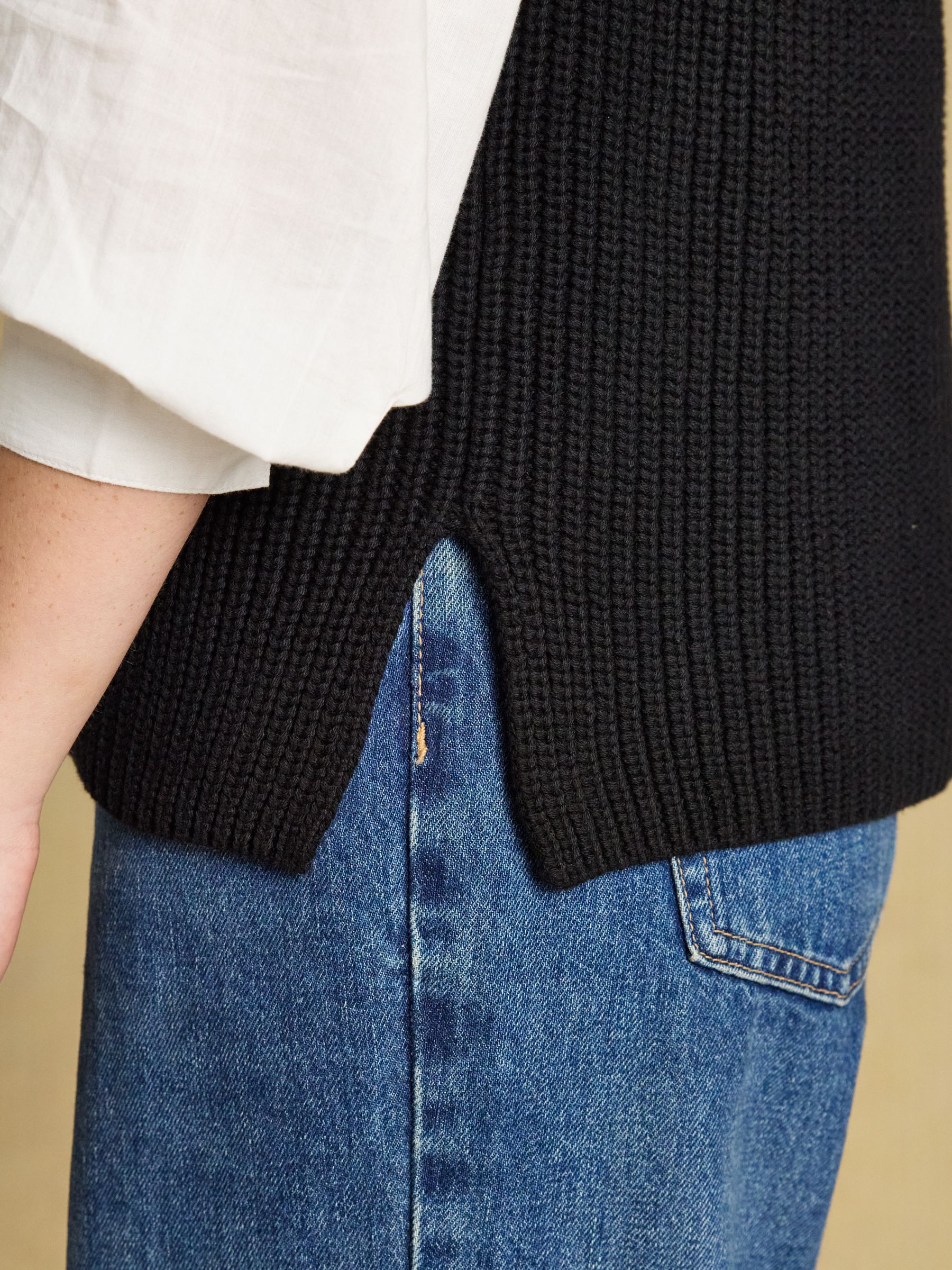 Black Crew Neck Ribbed Knitted Vest - Image 5 of 7