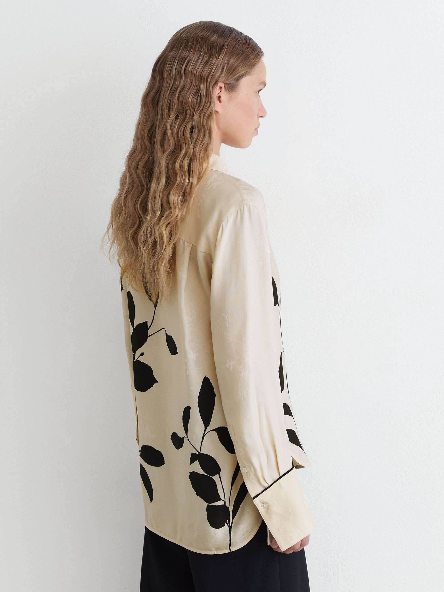 Shirt in Ivory/Black - image 4