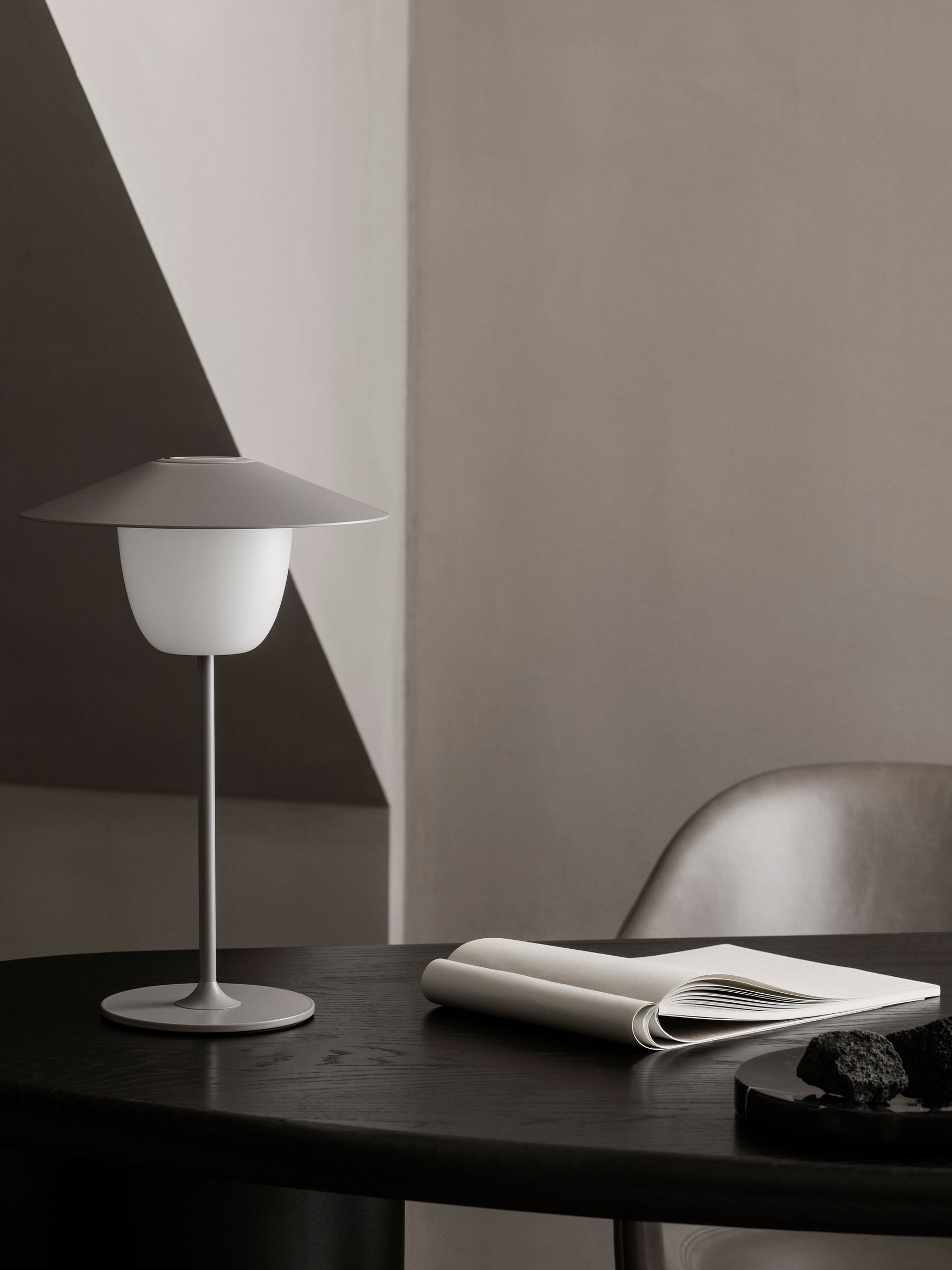 White Portable LED Table Lamp - Image 6 of 6 White Portable LED Table Lamp - Image 6 of 6