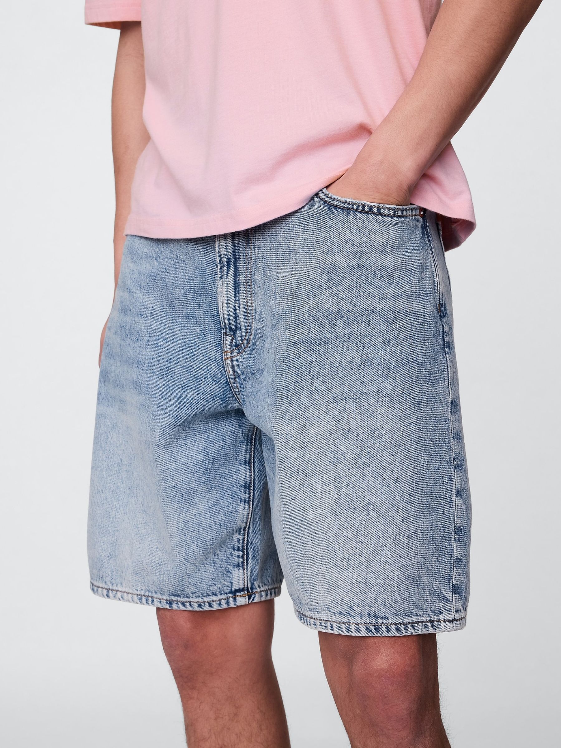 Light Wash 90s Loose Denim Shorts - Image 5 of 5