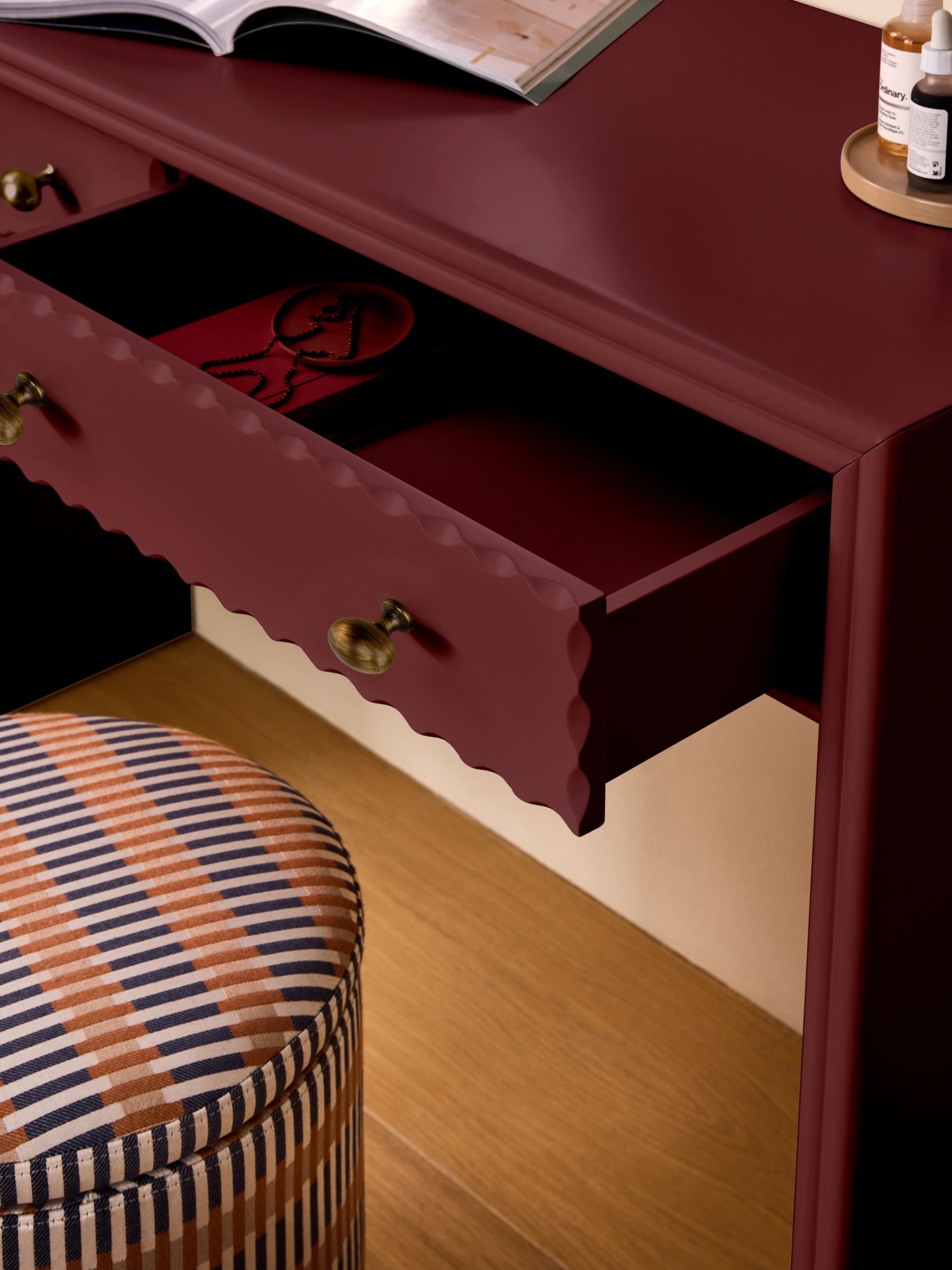 Roisin Console Dressing Table in Burgundy Red - Image 3 of 7