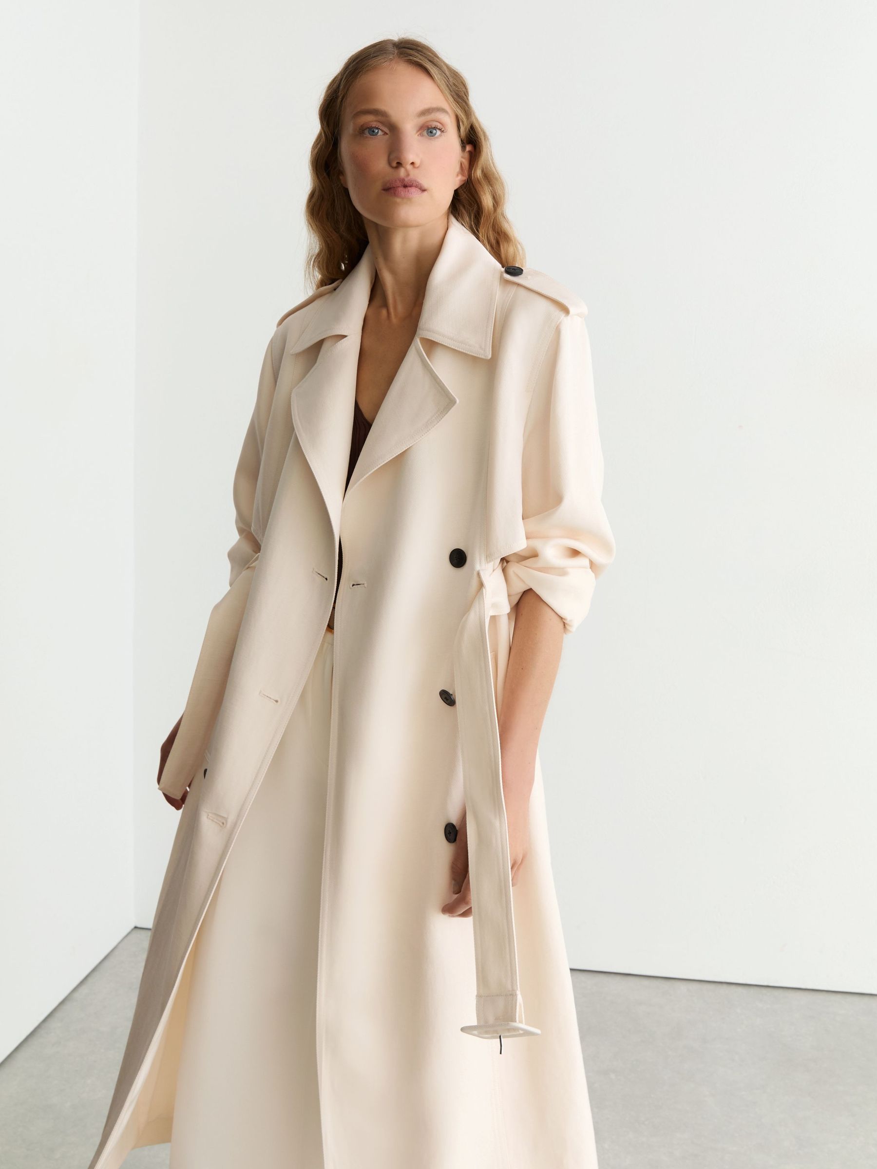 Coat in White - Image 4 of 8