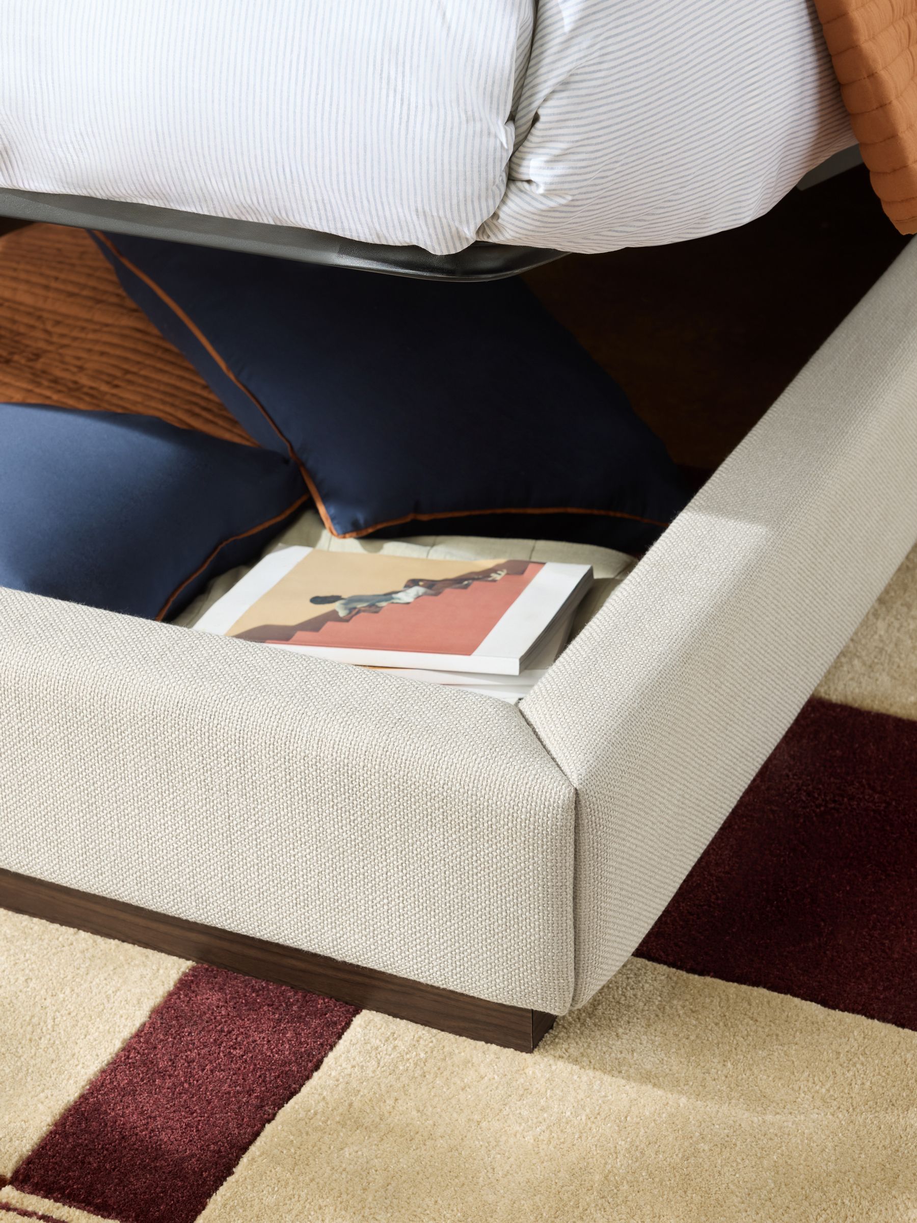 Blair Ottoman Storage King Size Hotel Bed in Textured Weave Natural Oat - Image 3 of 5