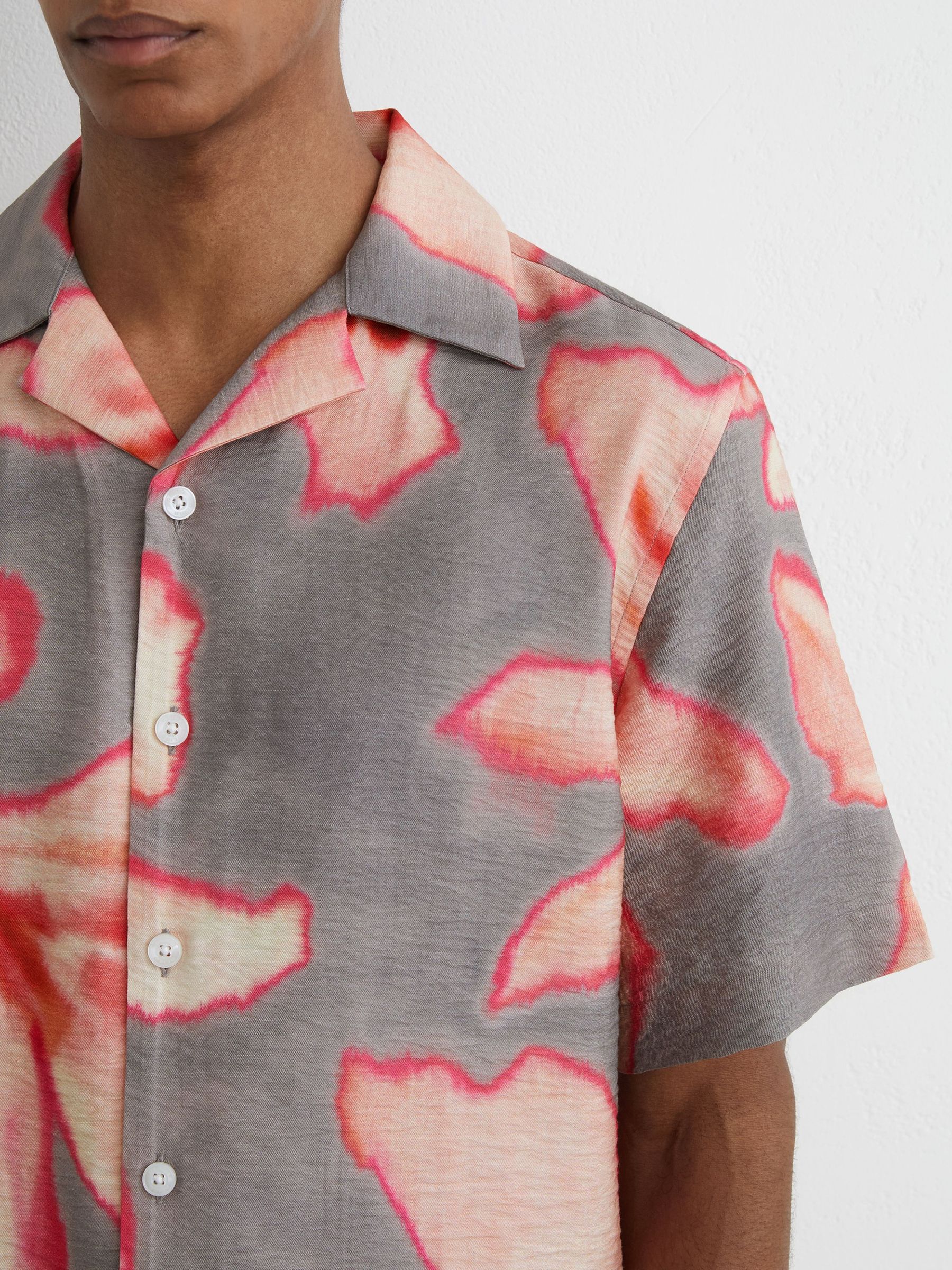 Graphic Floral-Print Short-Sleeve Shirt in Pink - Image 3 of 5