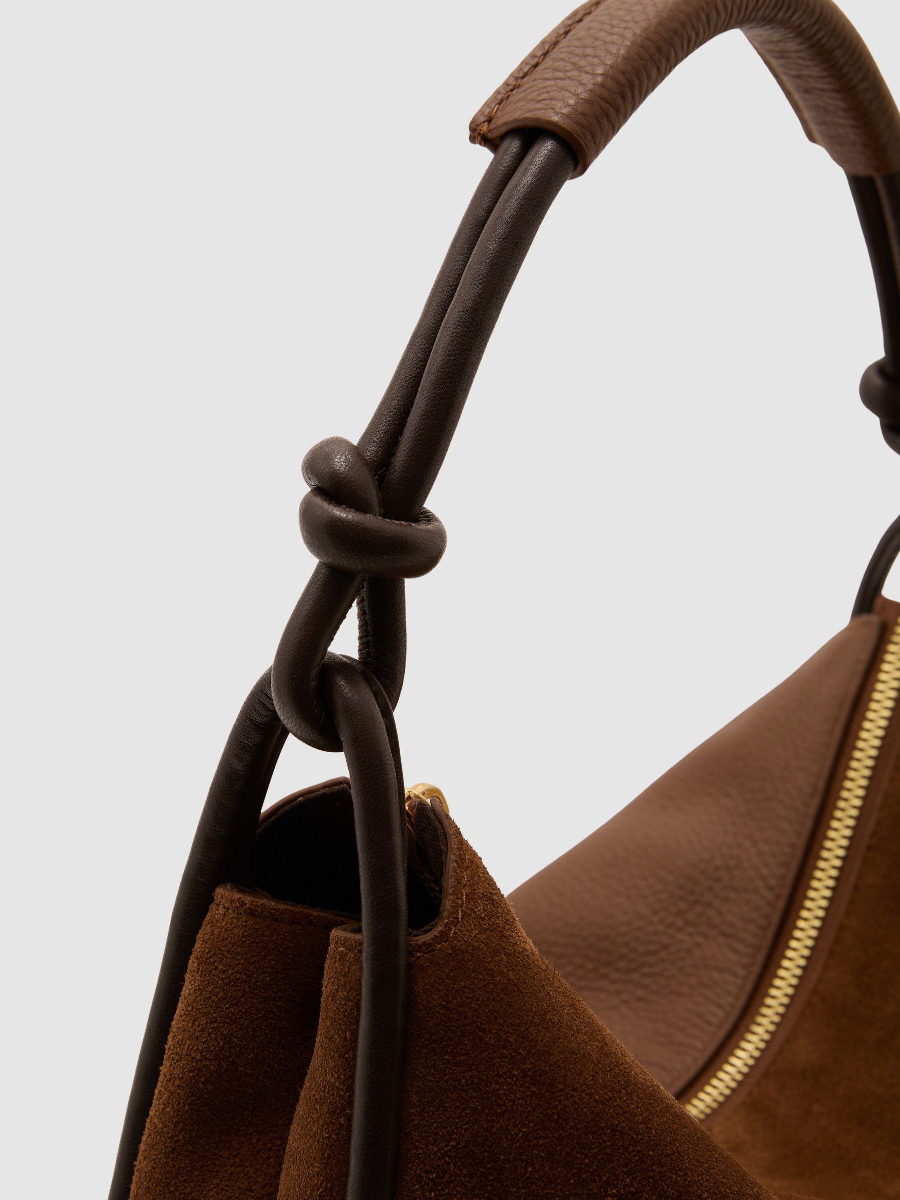 Sac bandoulière incurvé en daim et cuir couleur fauve - Image 7 de 8