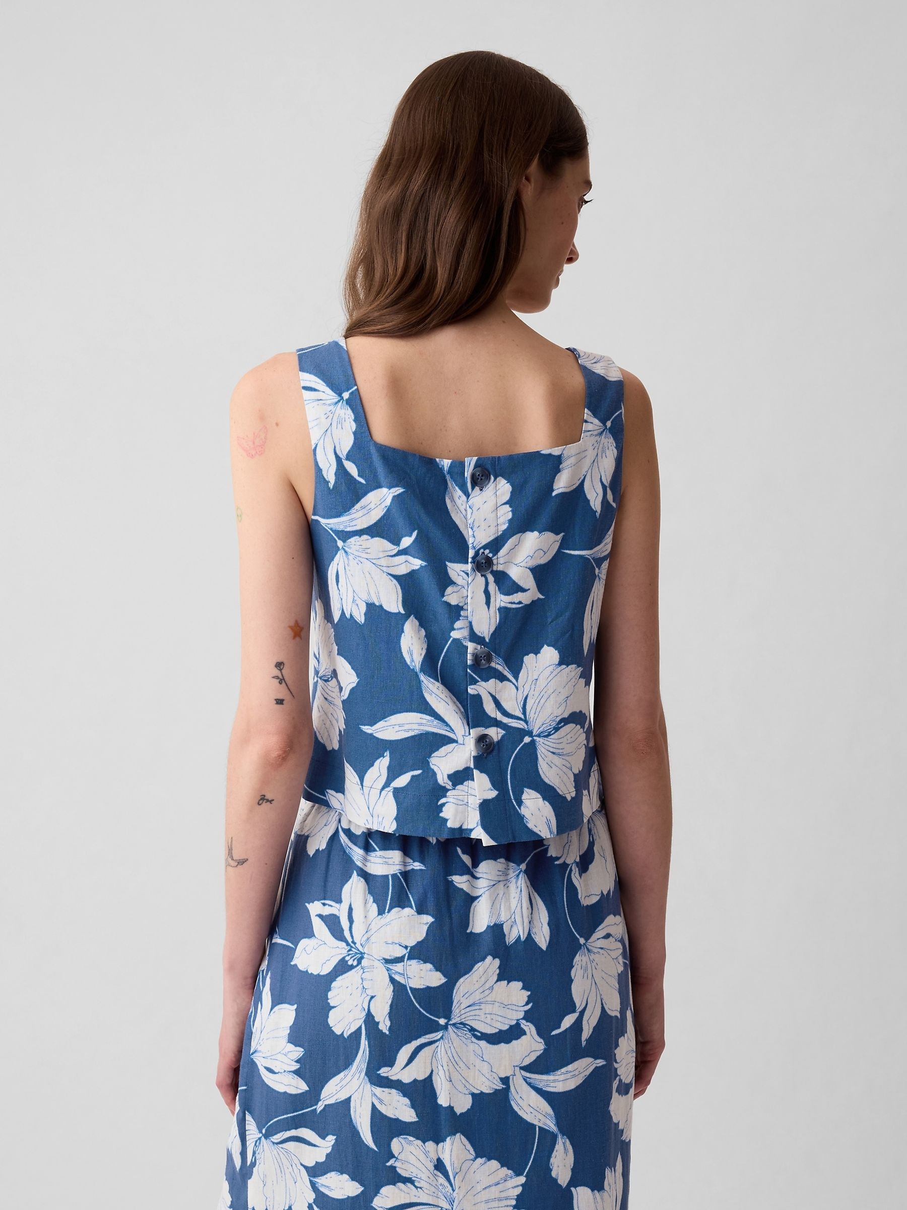 Blue Floral Linen Blend Button Back Cropped Vest Top - Image 2 of 4