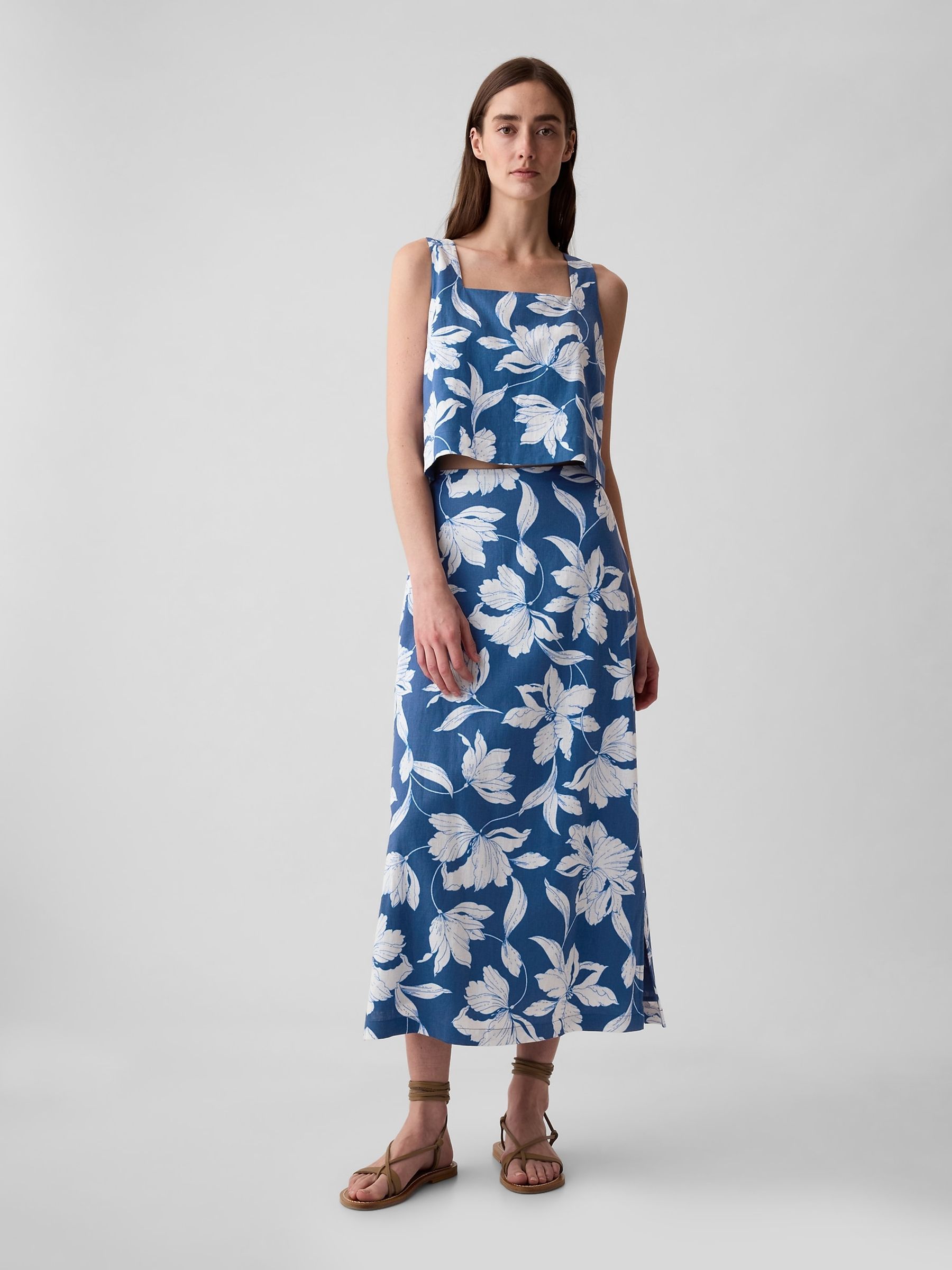 Blue Floral Linen Blend Button Back Cropped Vest Top - Image 3 of 4