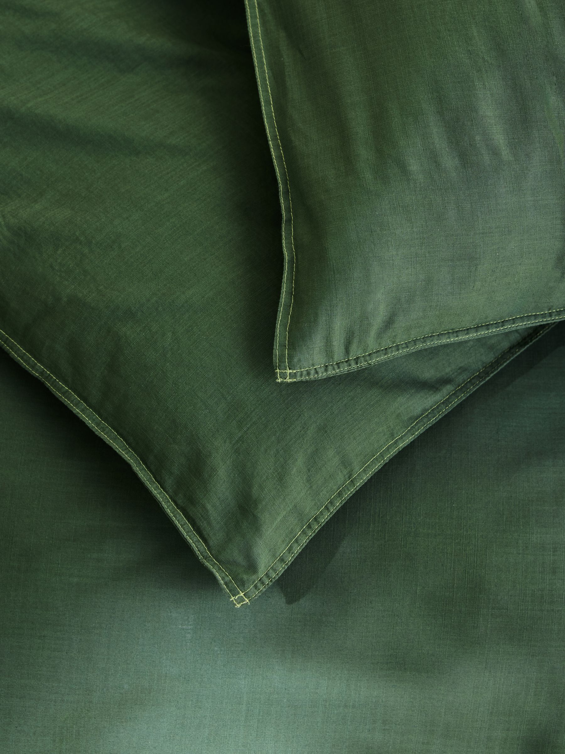Textured Duvet Cover and Pillowcase Set in Forest Green - Image 2 of 6