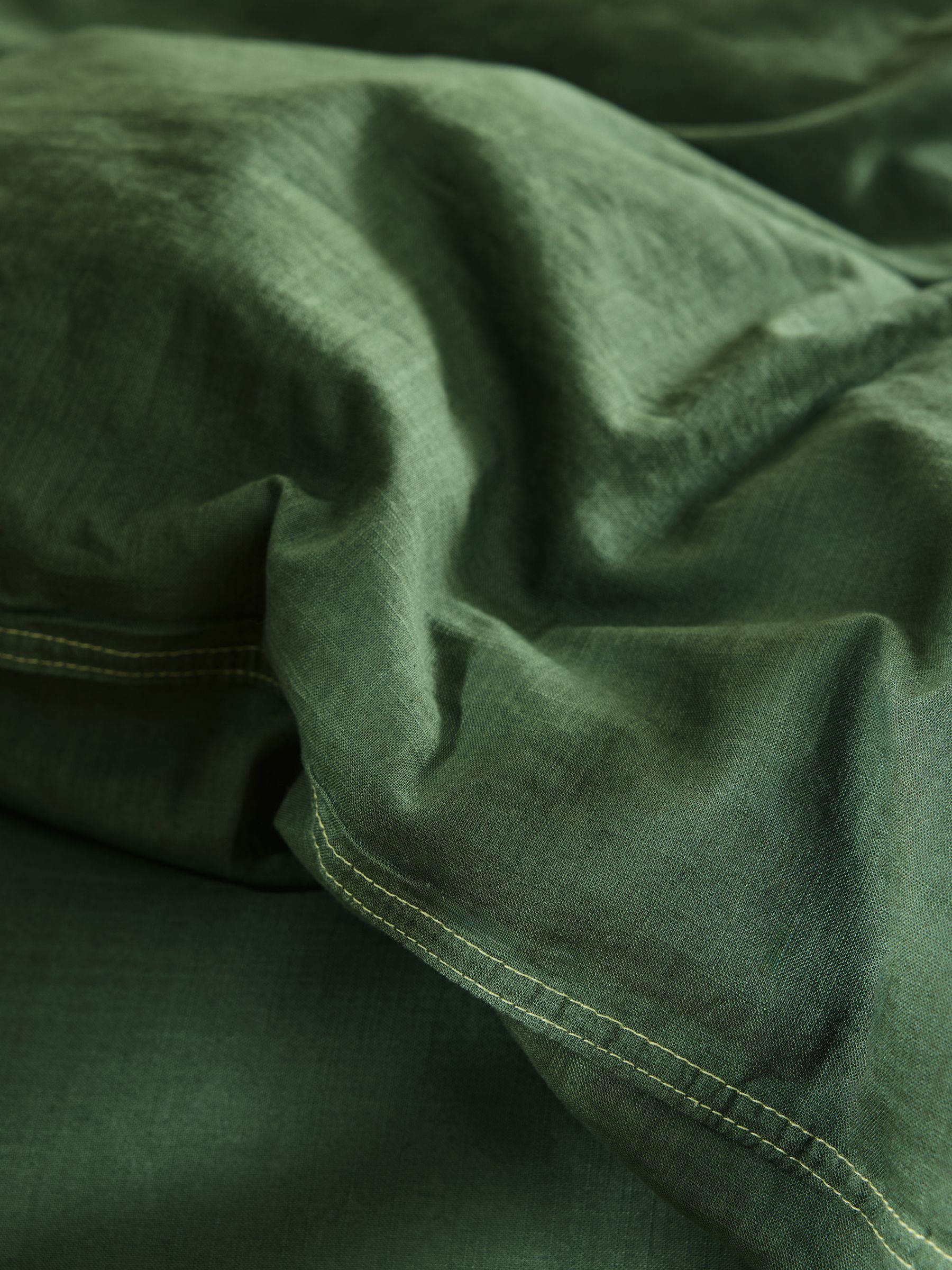 Textured Duvet Cover and Pillowcase Set in Forest Green - Image 3 of 6