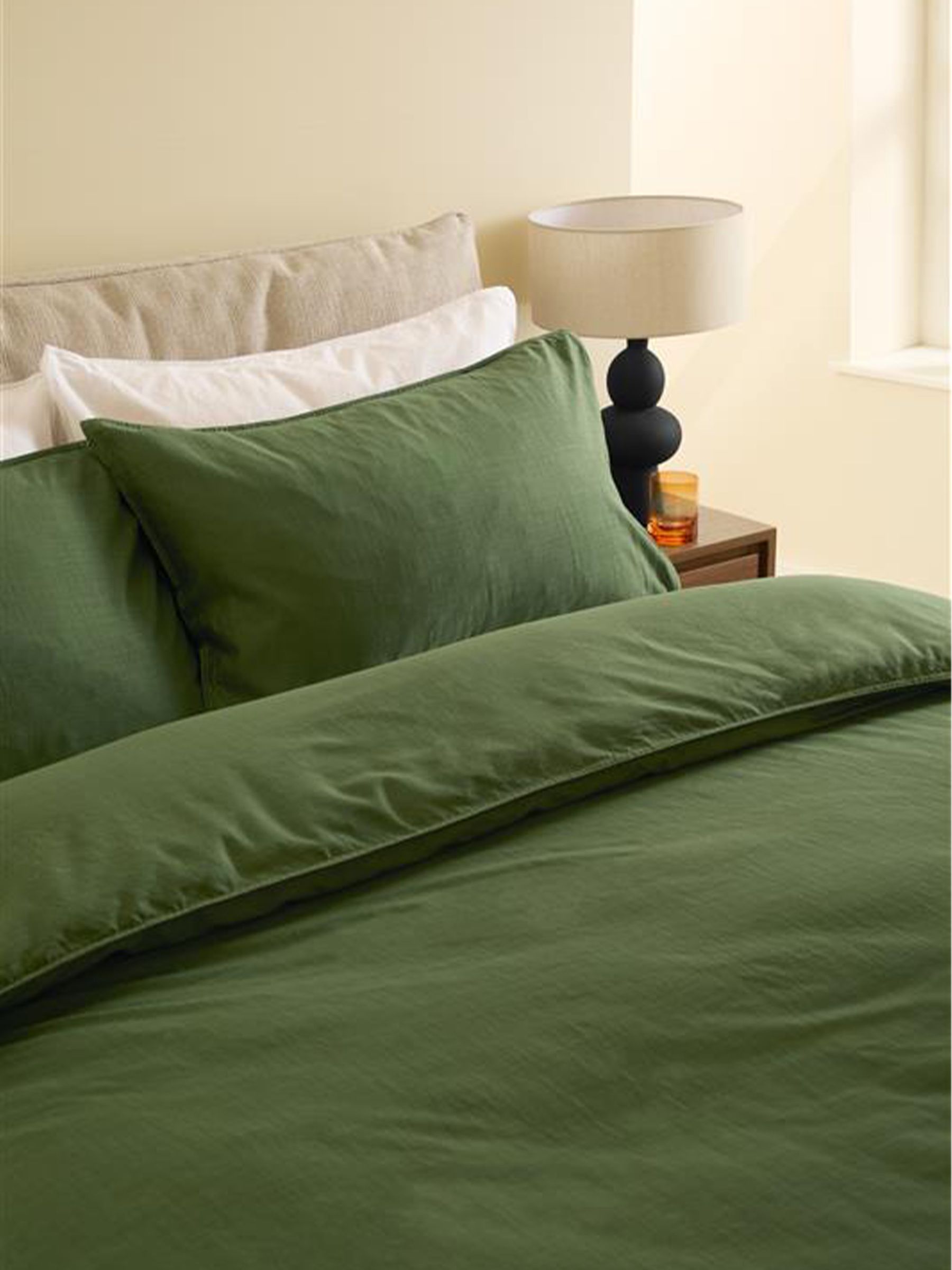 Textured Duvet Cover and Pillowcase Set in Forest Green - Image 4 of 6
