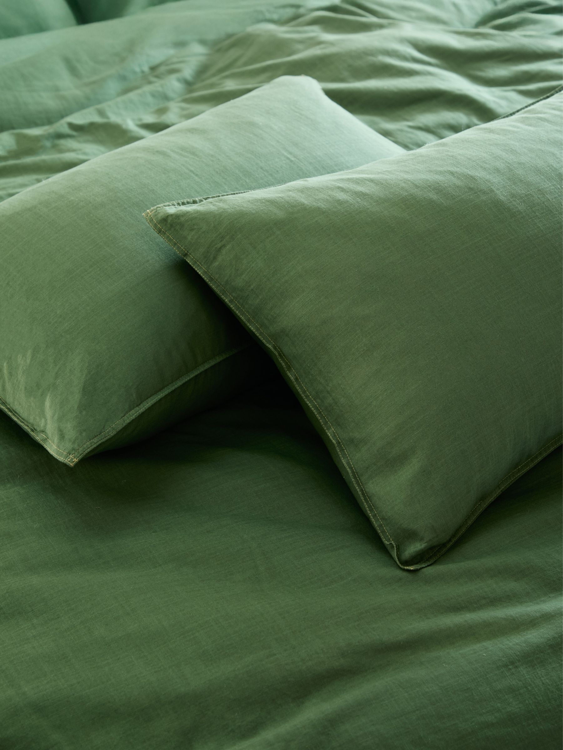 Textured Duvet Cover and Pillowcase Set in Forest Green - Image 5 of 6