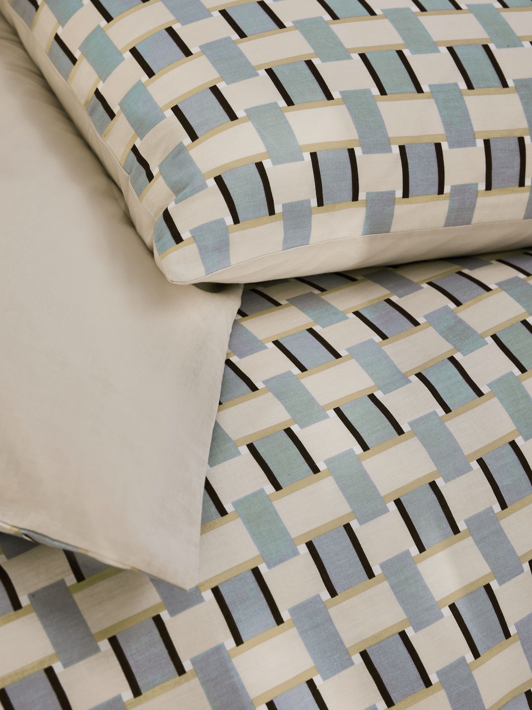 Finnur 100% Cotton Duvet Cover and Pillowcase Set in Blue - Image 3 of 5