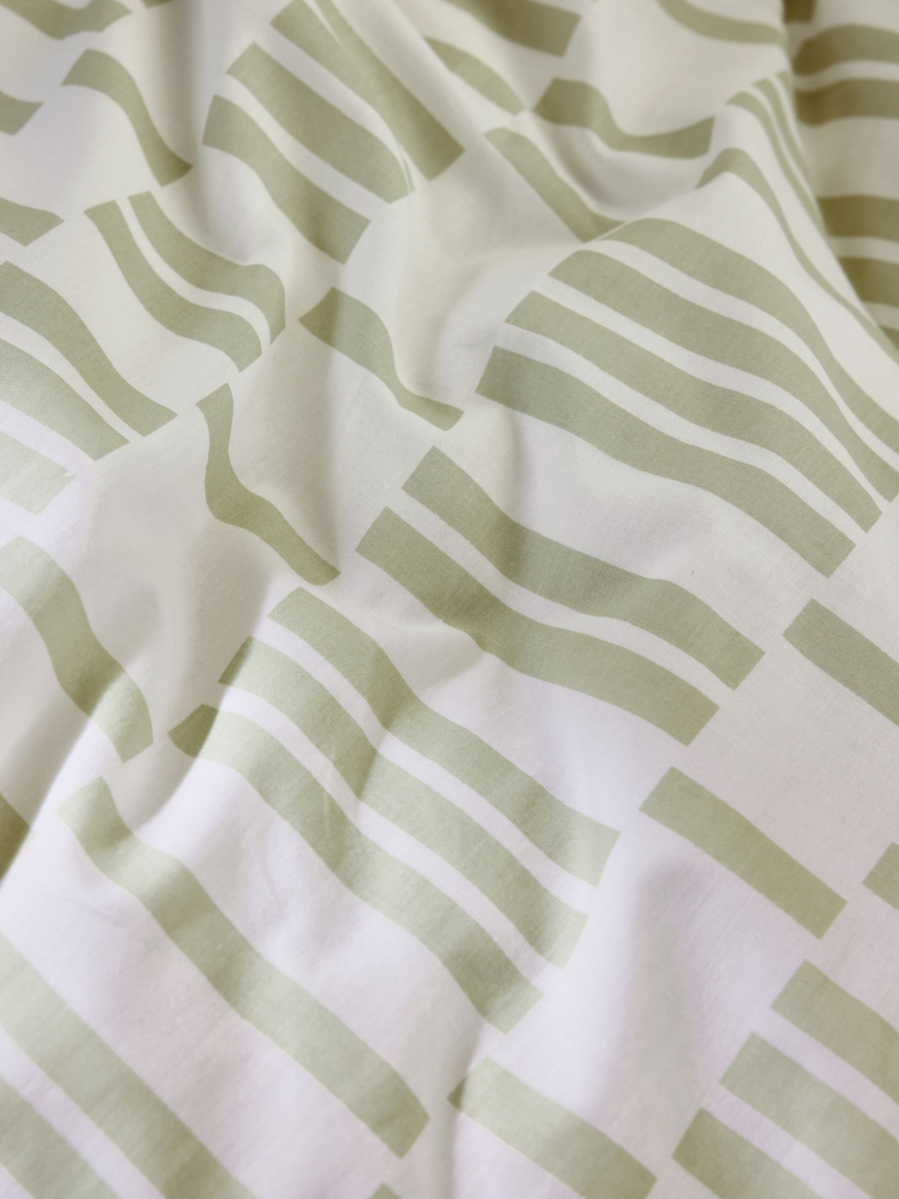 Avery 100% Cotton Duvet Cover and Pillowcase Set in Green - Image 4 of 5