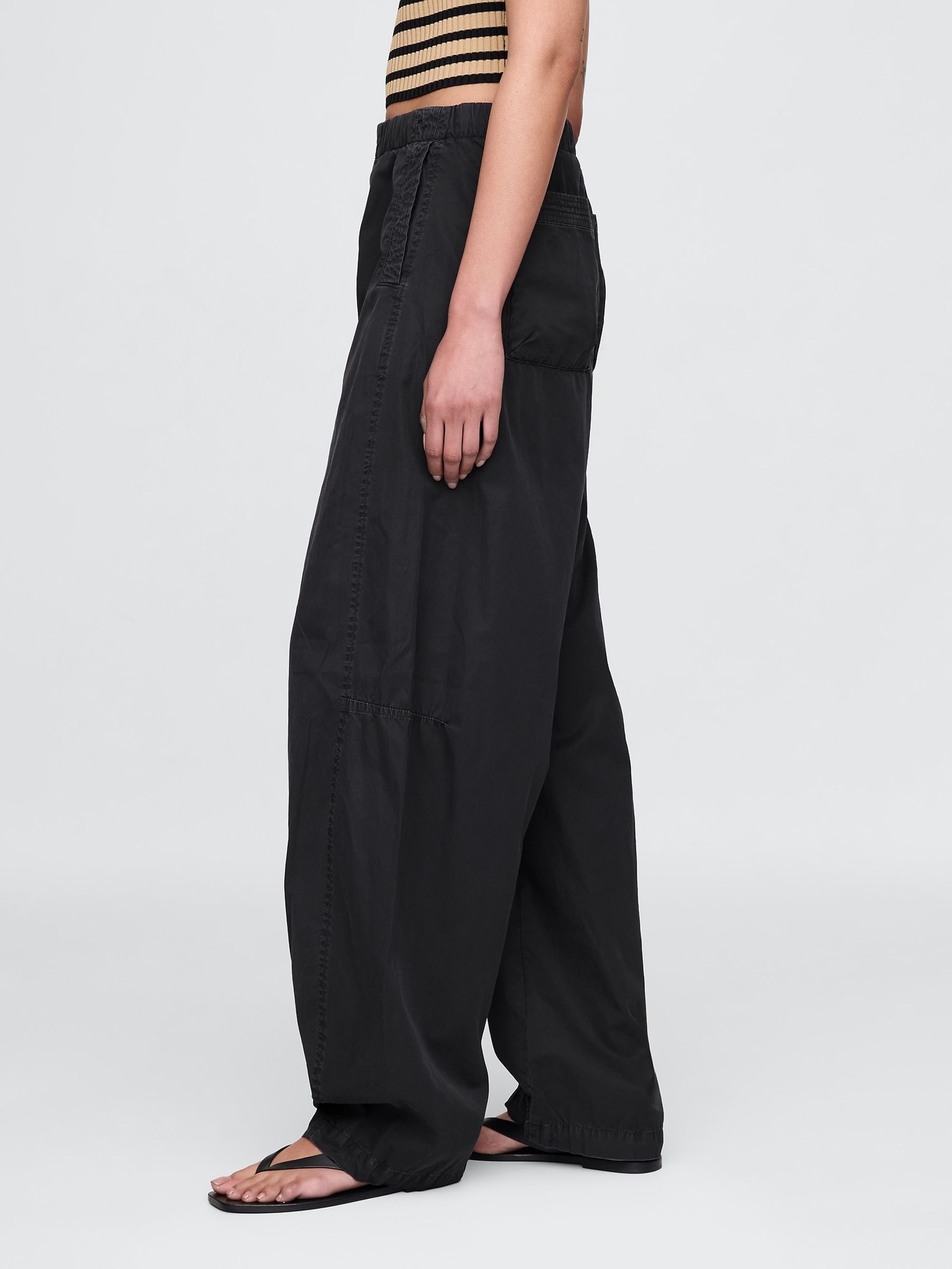 パンツ 00s OLD GAP Shirred Parachute Flare Pant Black Low Waisted Barrel Parachute Trousers | Gap