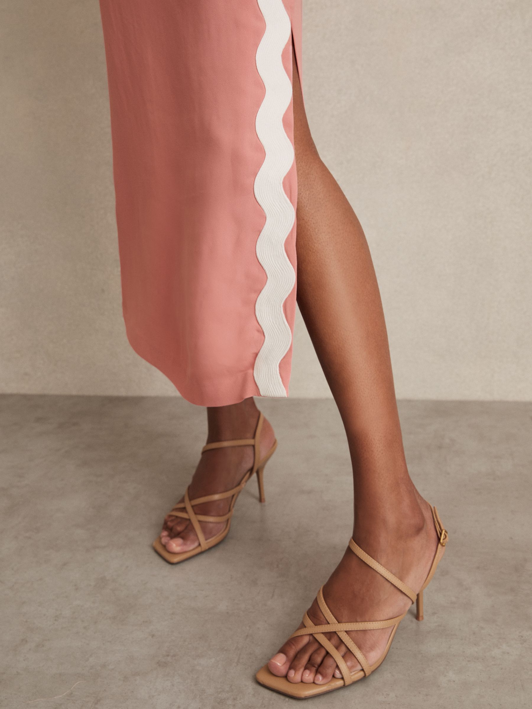 Reiss Wave-Trim Crepe Midi Dress in Pink - REISS