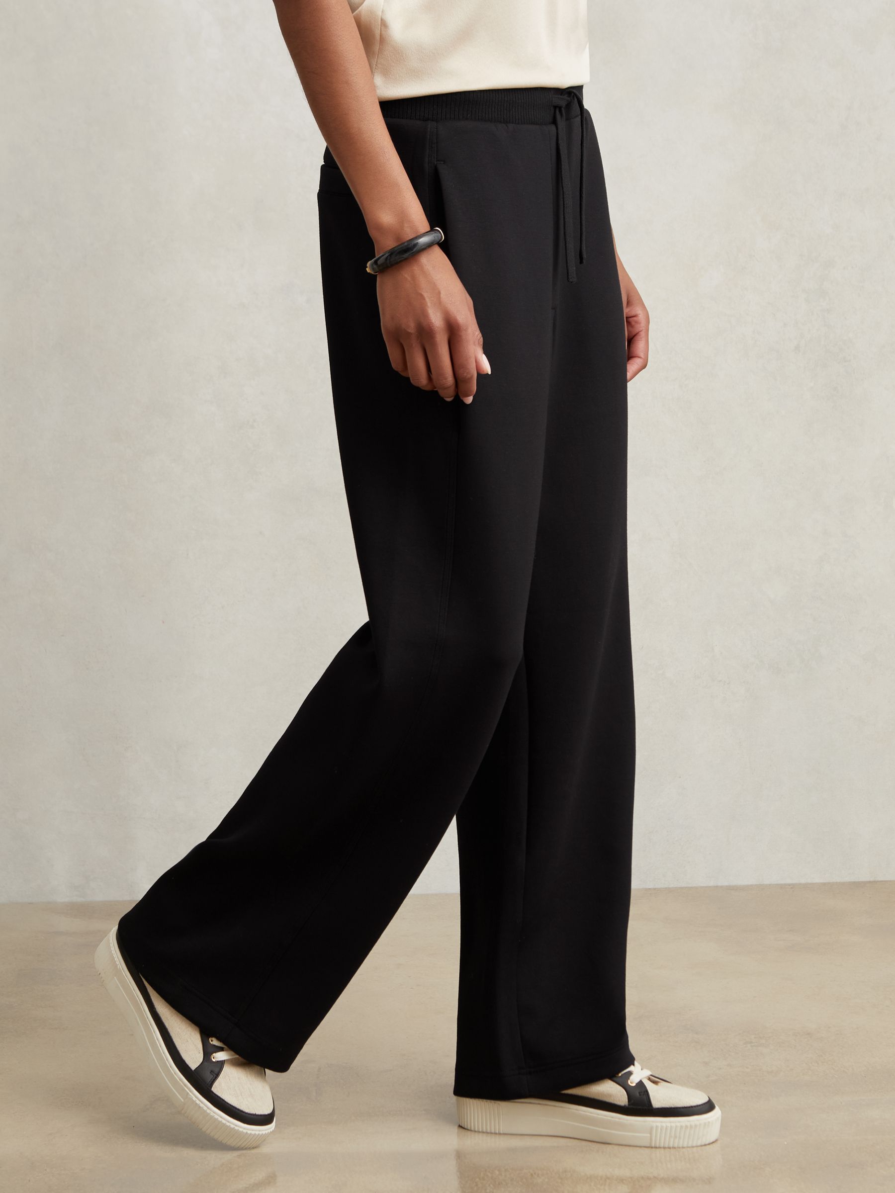 Petite Wide-Leg Interlock Drawstring Joggers in Black - Bild 4 von 7