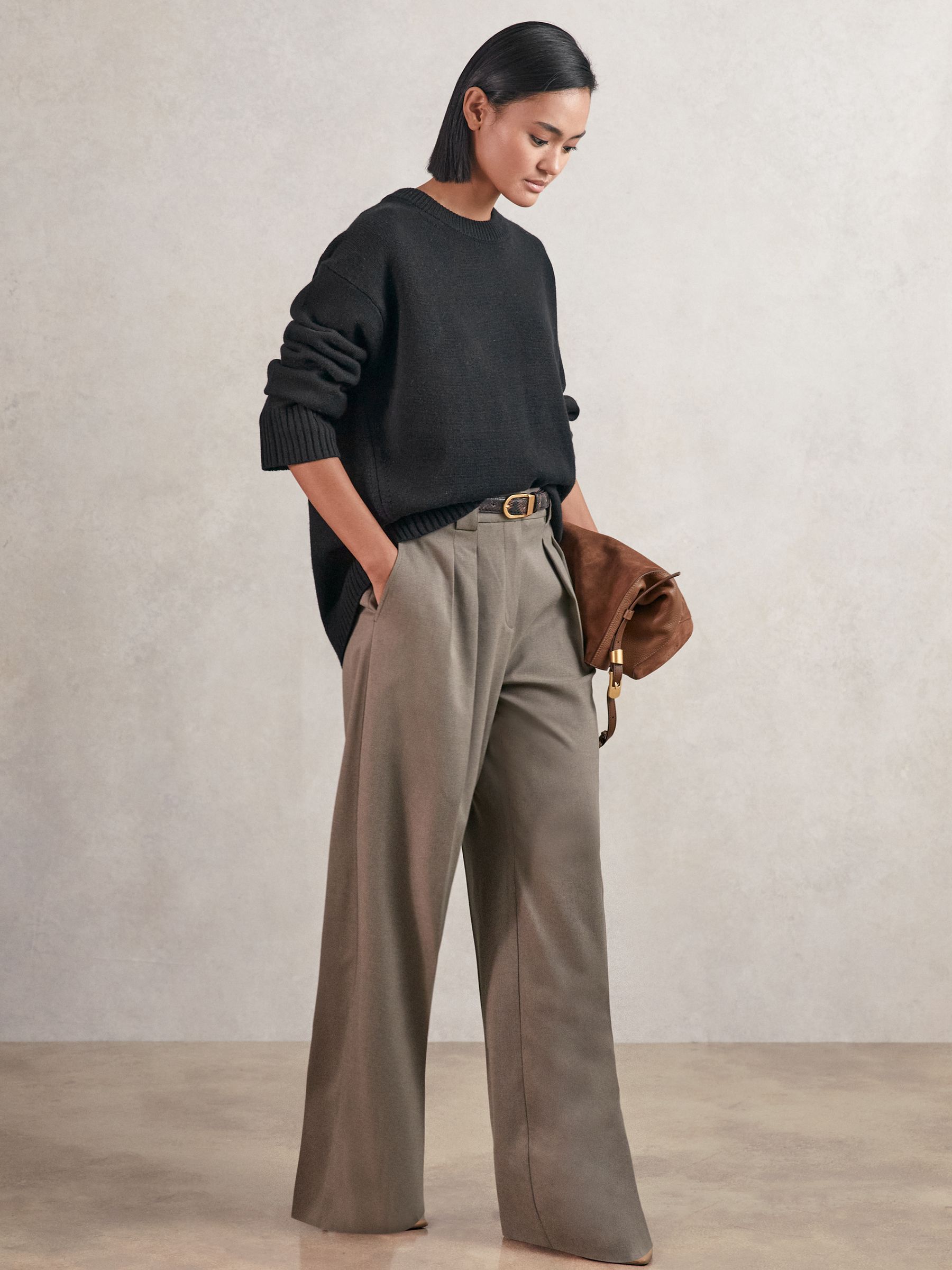 Wool-Cashmere Crew-Neck Jumper in Black - Image 3 of 6