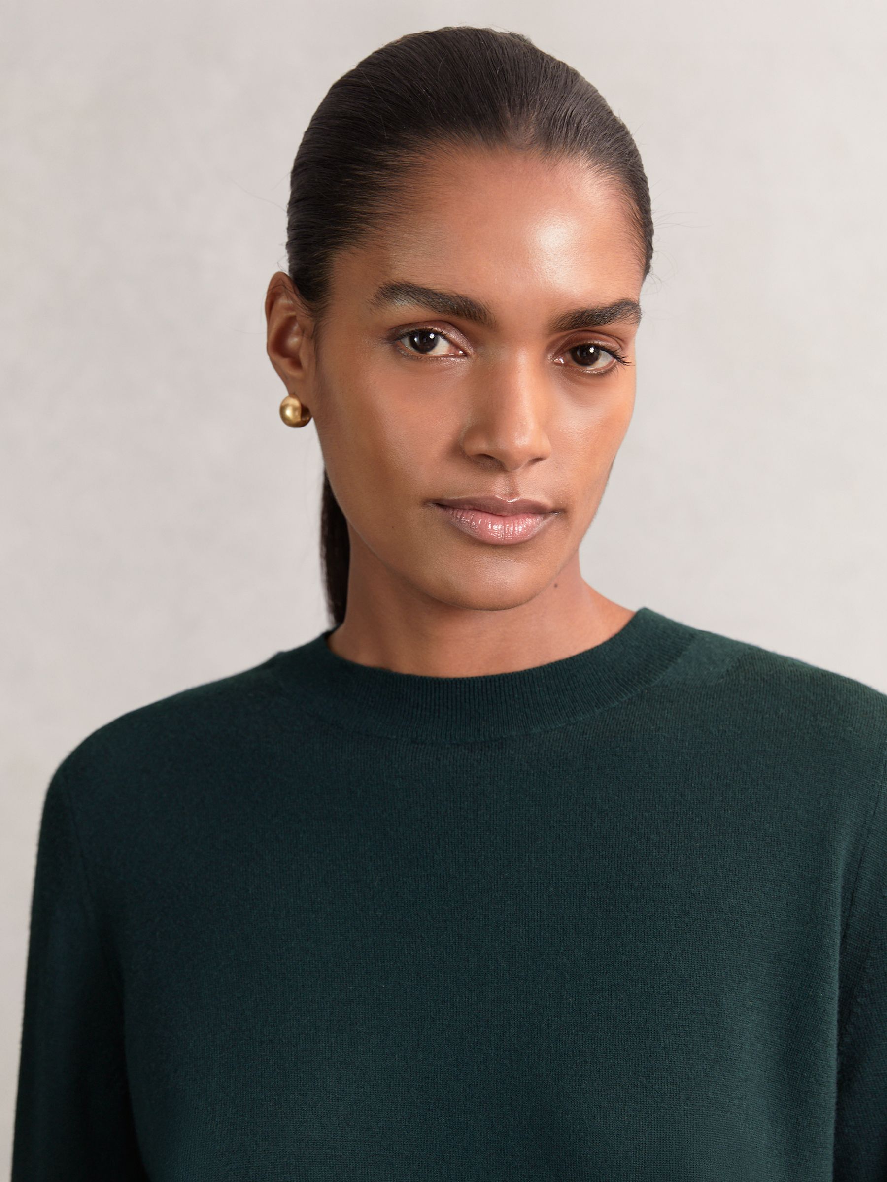 Merino Wool Crew-Neck Jumper in Green - Image 3 of 6