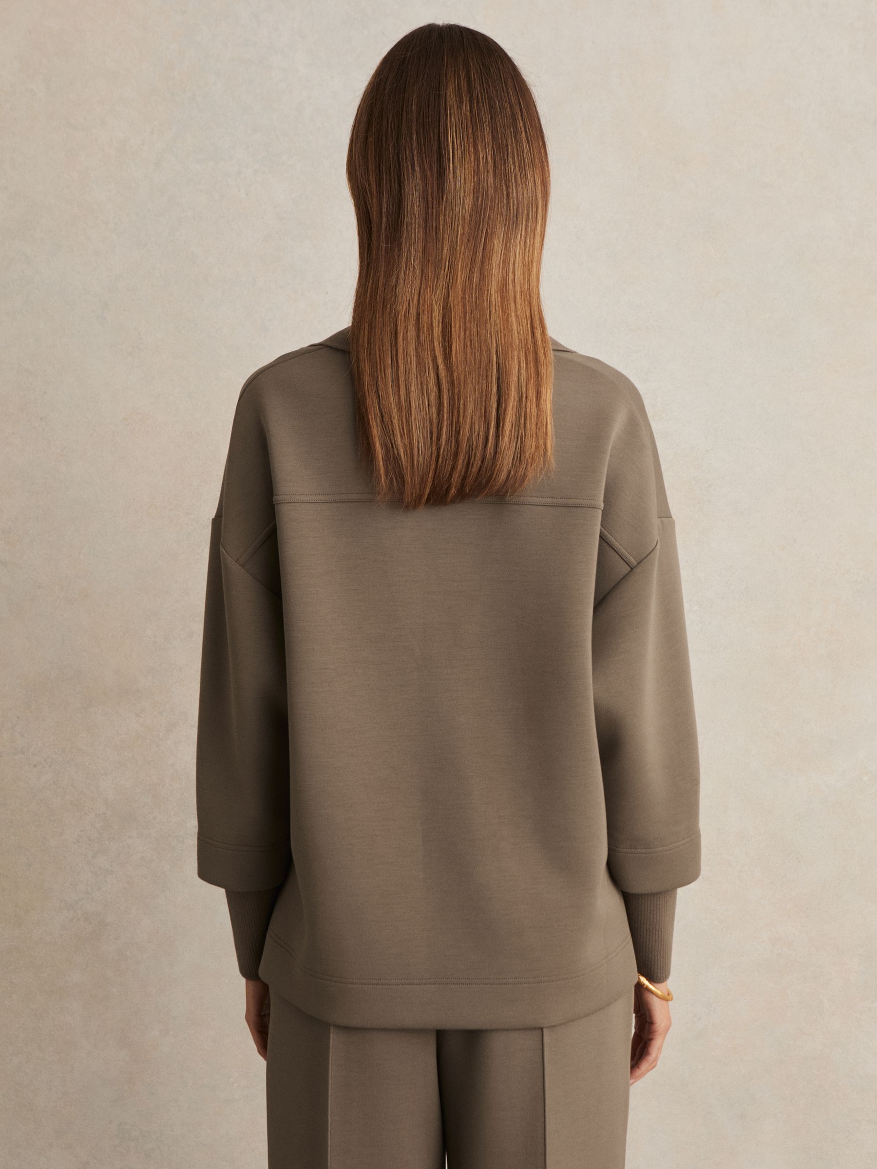 Interlock-Sweatshirt mit offenem Kragen in Khakigrün - Bild 6 von 7