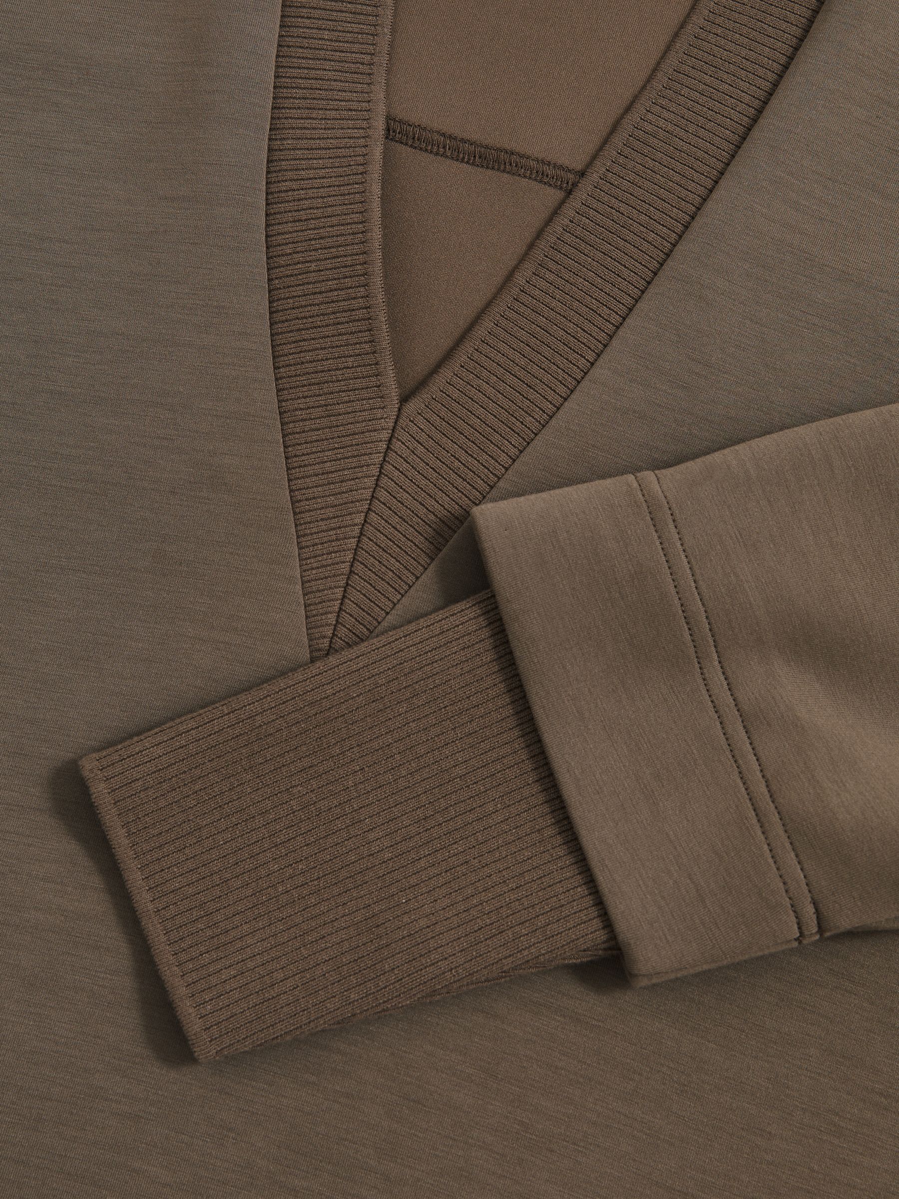 Interlock-Sweatshirt mit offenem Kragen in Khakigrün - Bild 7 von 7