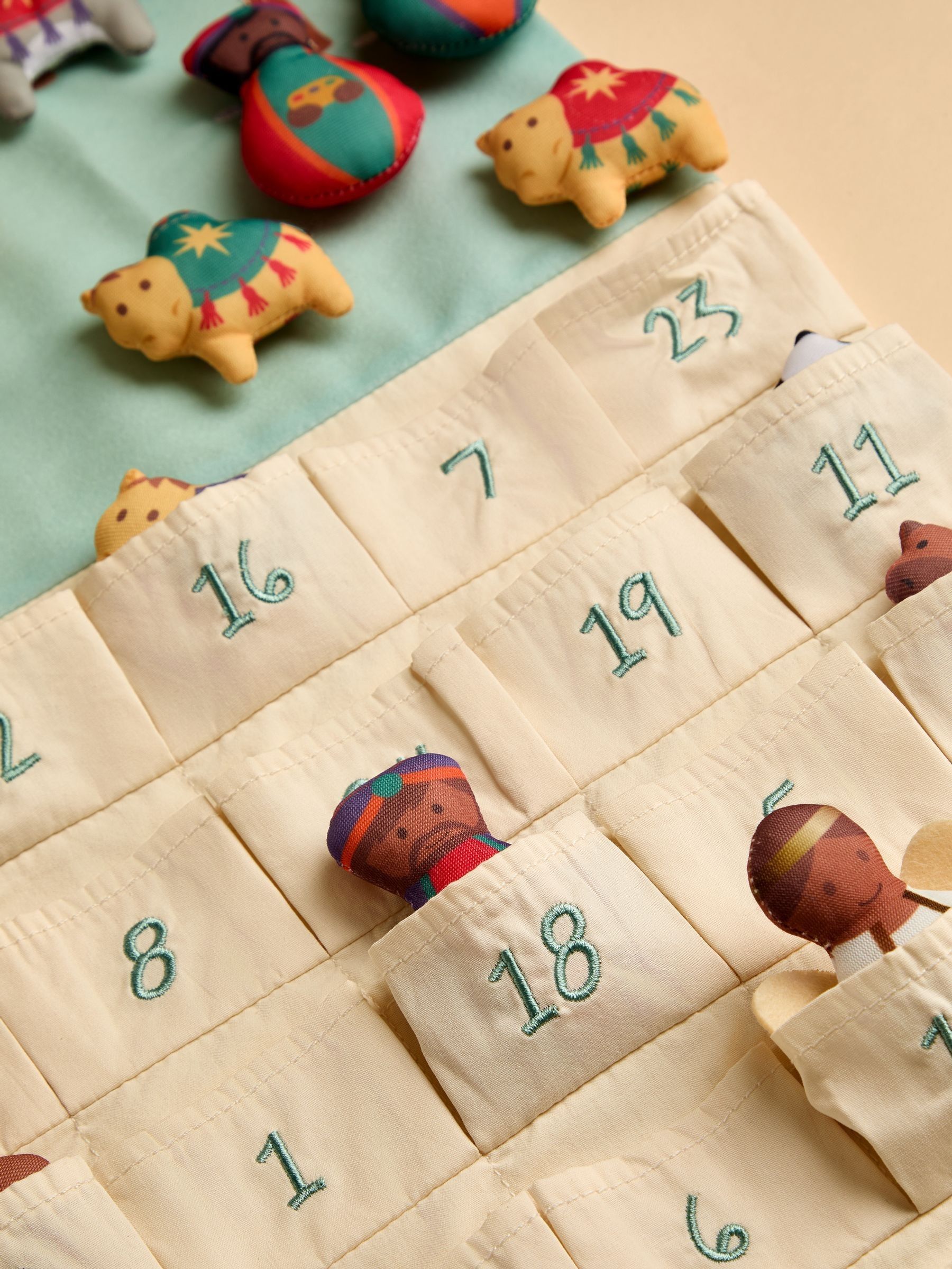 Hanging Advent Calendar - Image 5 of 5 Hanging Advent Calendar - Image 5 of 5