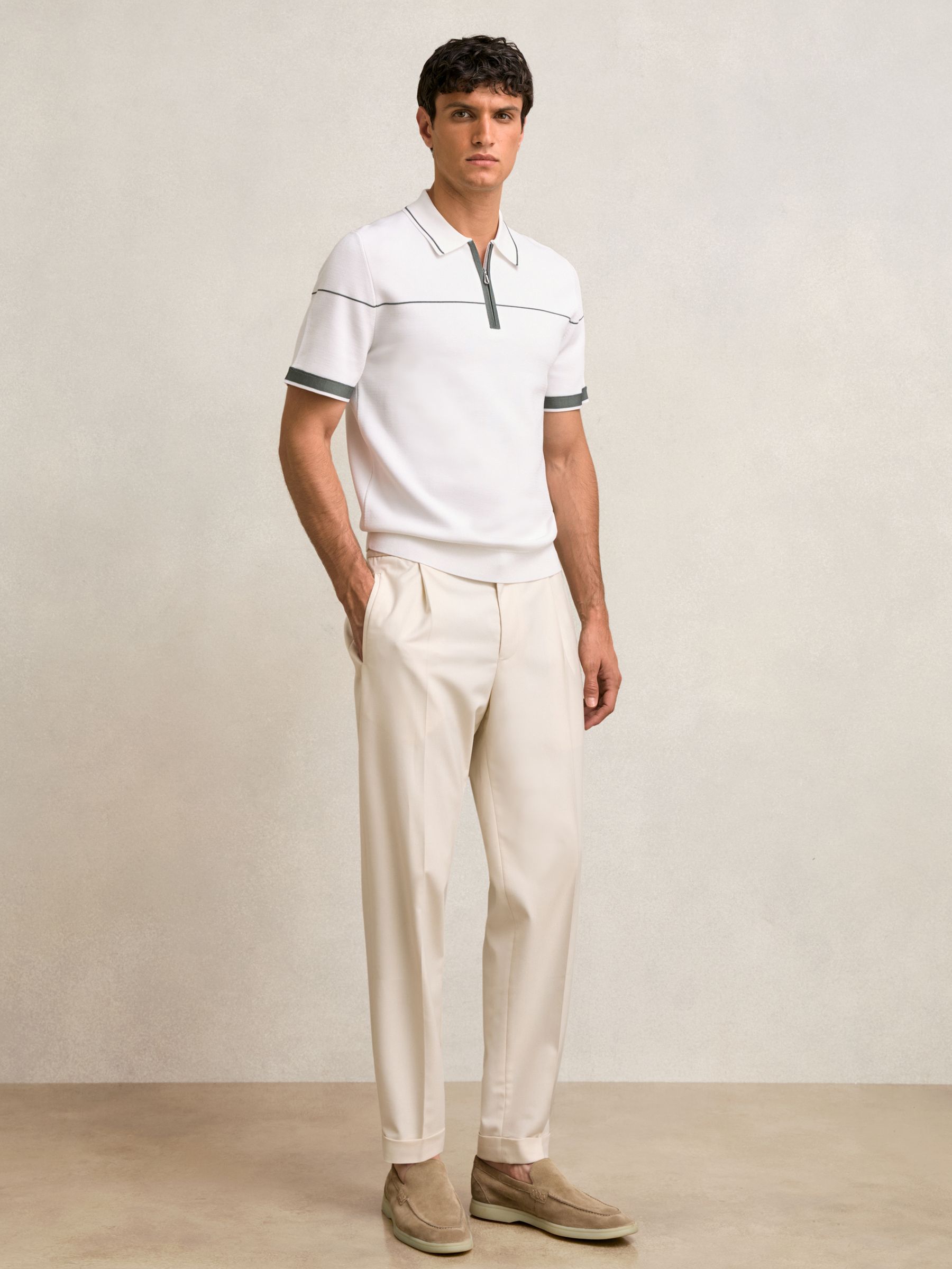 Polo-Shirt mit halbem Reißverschluss und Zierstreifen in Weiß/Grün - Bild 3 von 6