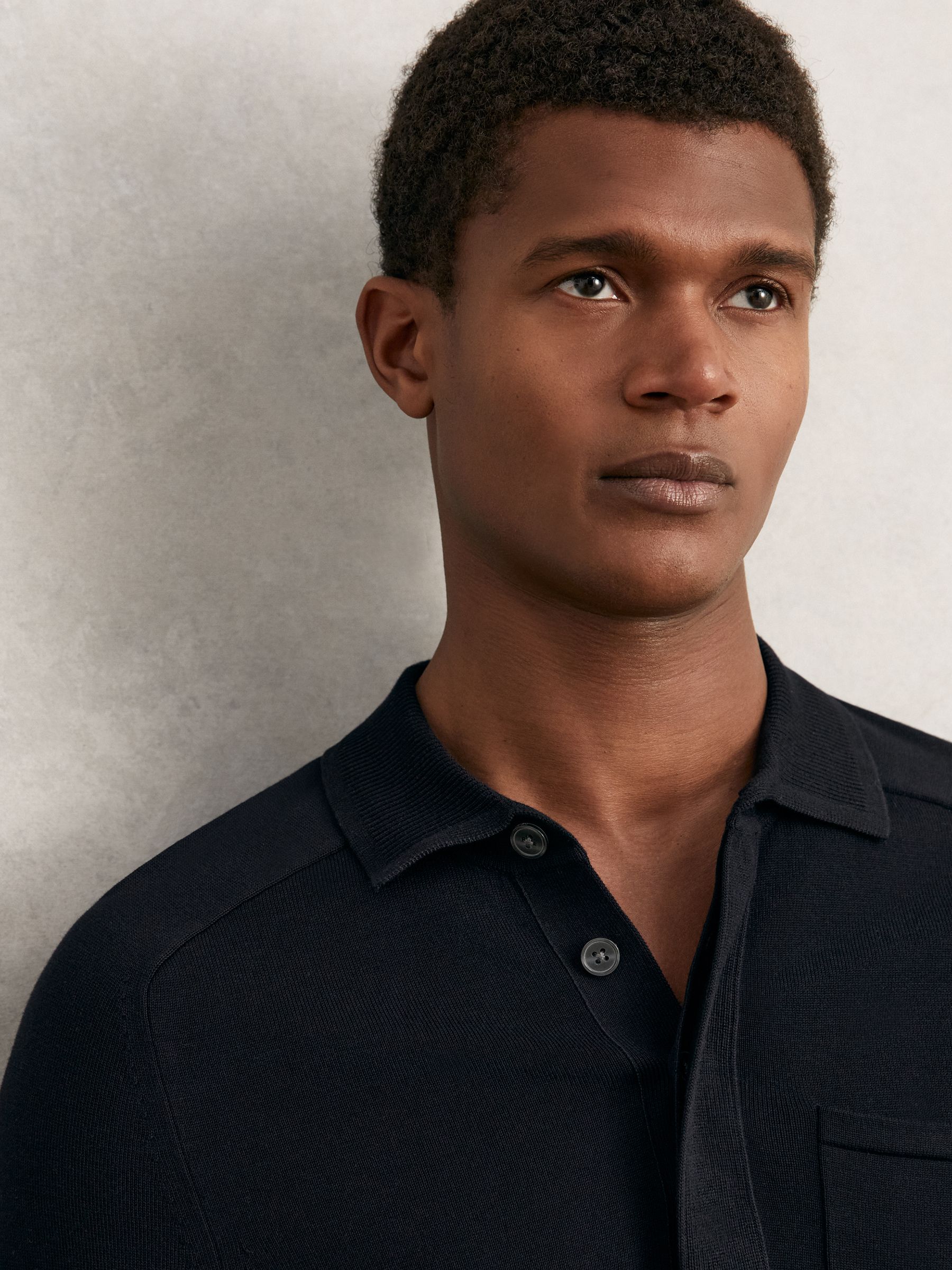 Polo en coton à patte de boutonnage dissimulée, bleu marine - Image 4 de 6