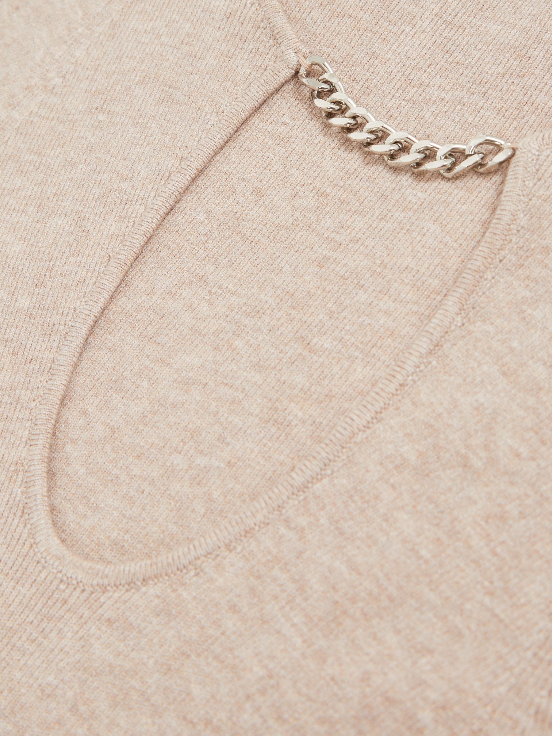 Ärmelloses Strickkleid mit Kettendetail in Natur - Bild 7 von 7