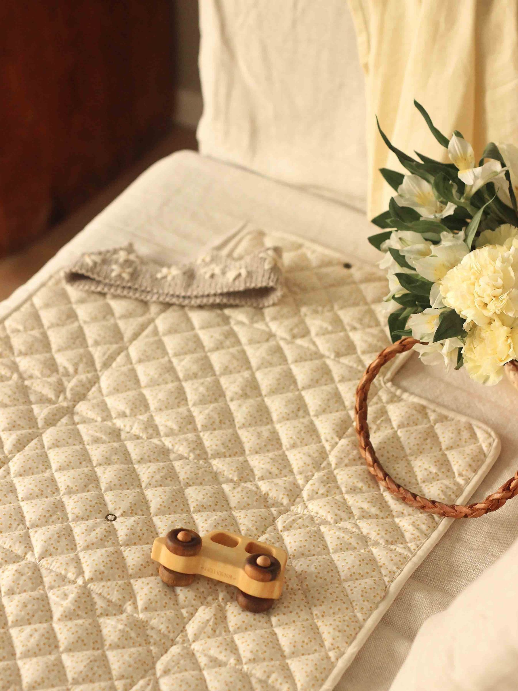 Wild Chamomile Travel Changing Mat - Image 2 of 4