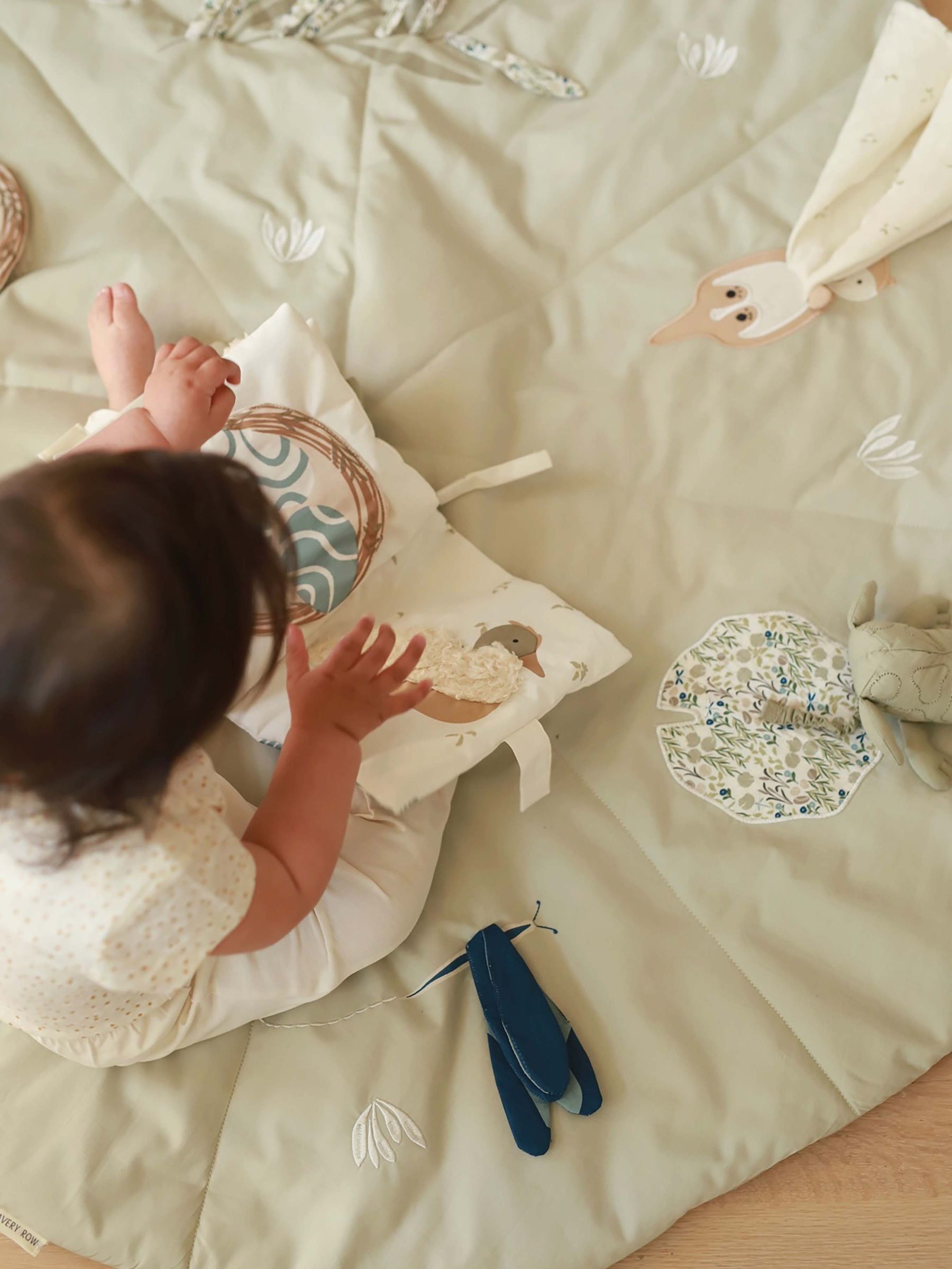 Willow Fabric Book - Image 3 of 6