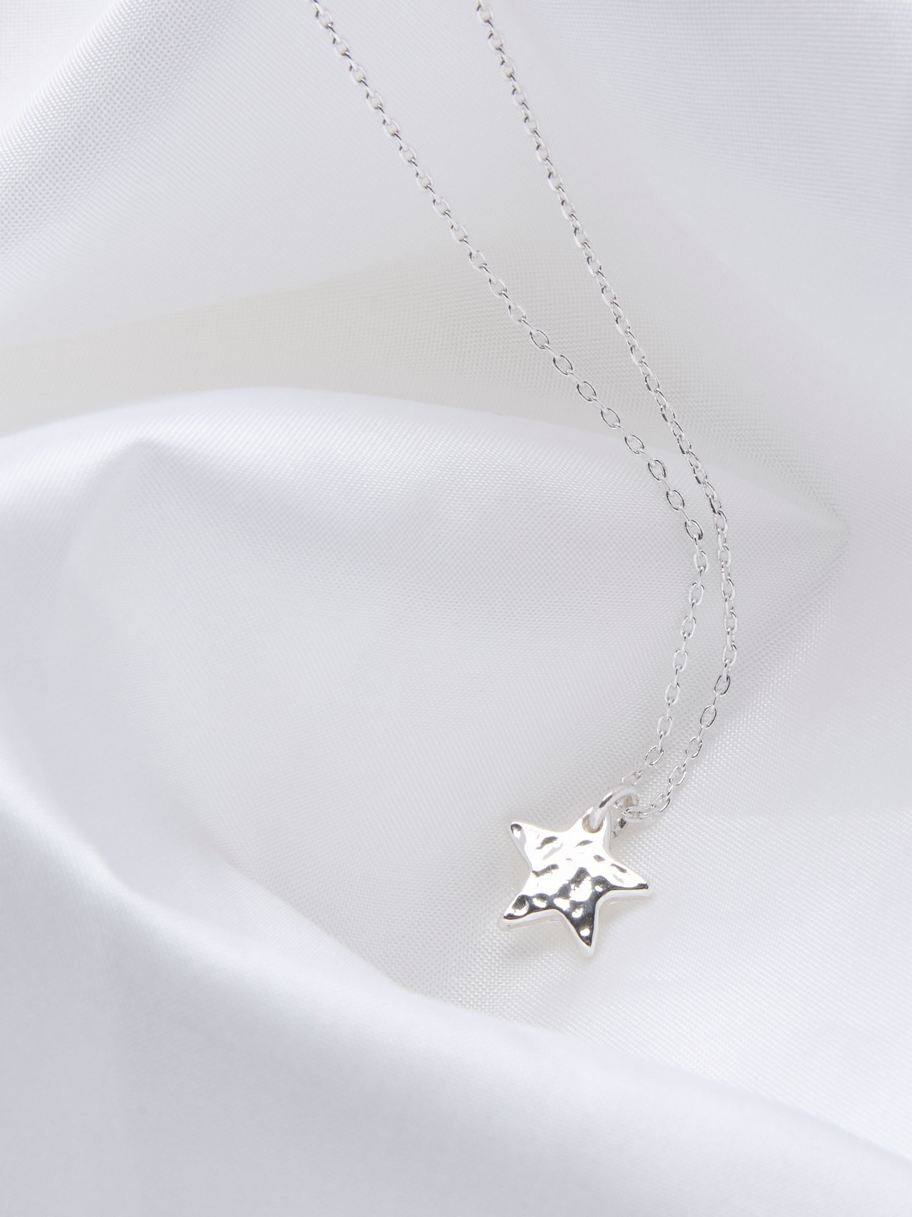 Silver Sterling Silver Star Necklace - Image 2 of 2 Silver Sterling Silver Star Necklace - Image 2 of 2