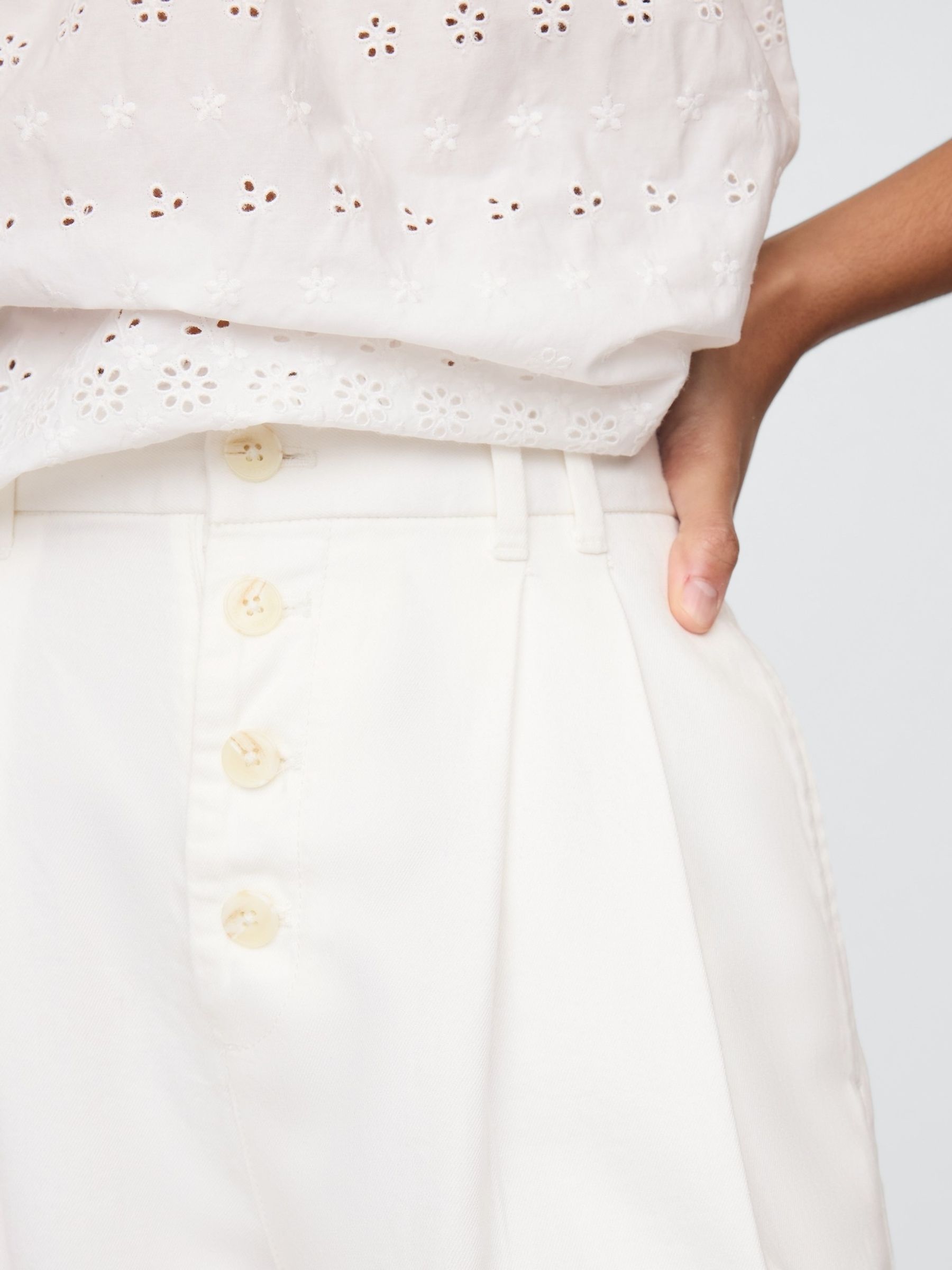White DÔEN High Rise Pleated Trousers - Image 7 of 8