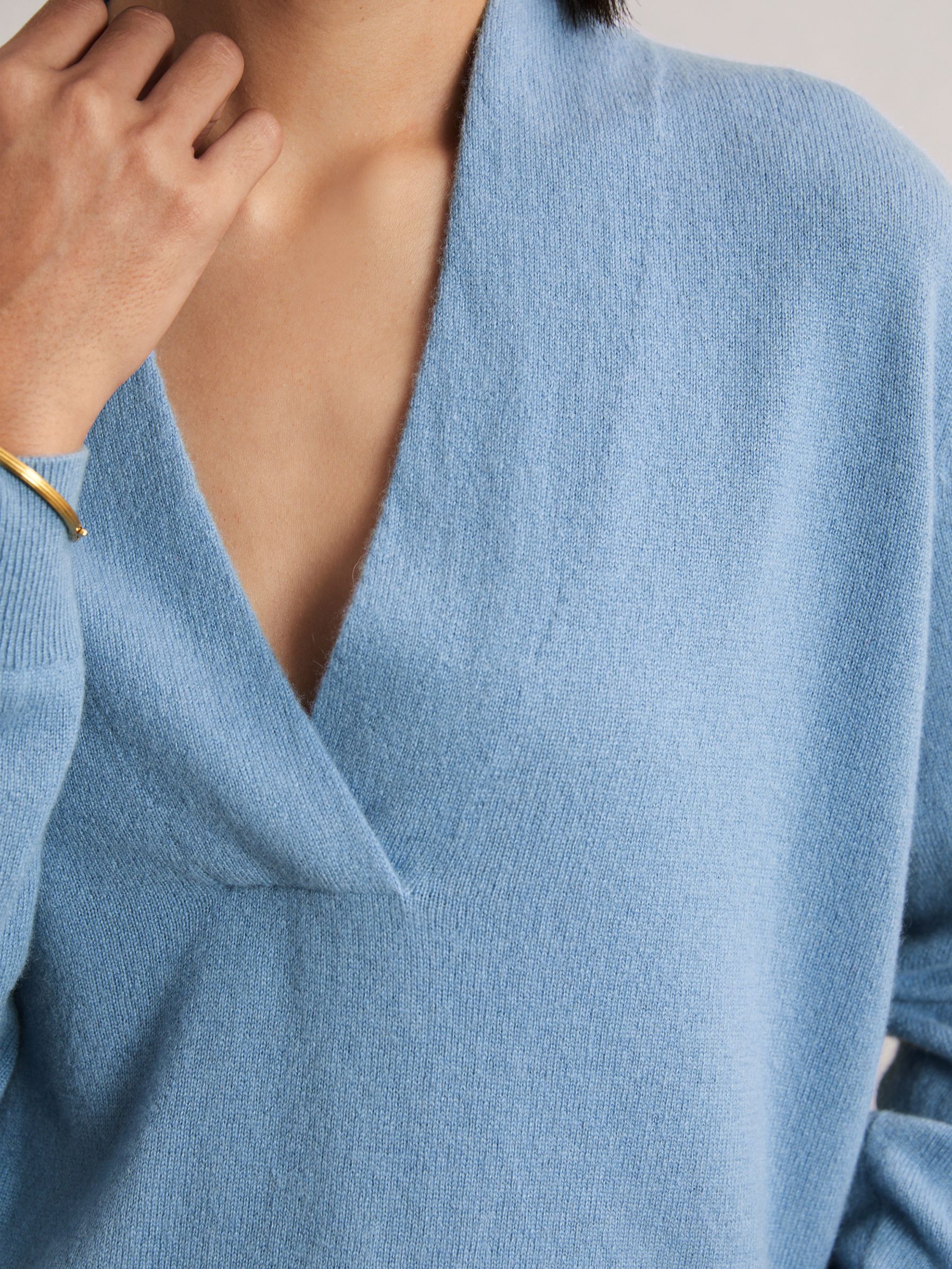 Cashmere V-Neck Jumper in Blue - Image 3 of 6