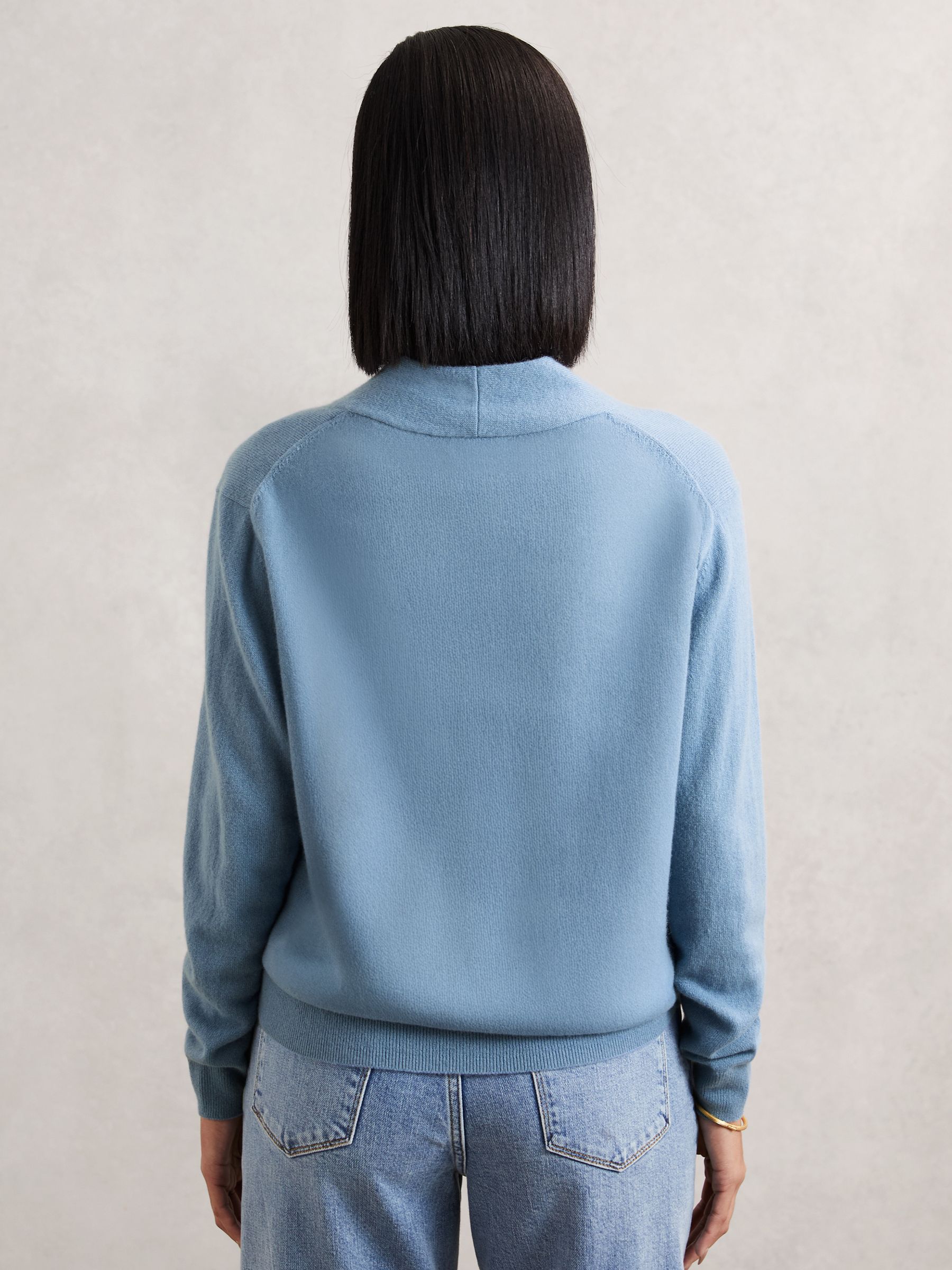 Cashmere V-Neck Jumper in Blue - Image 4 of 6