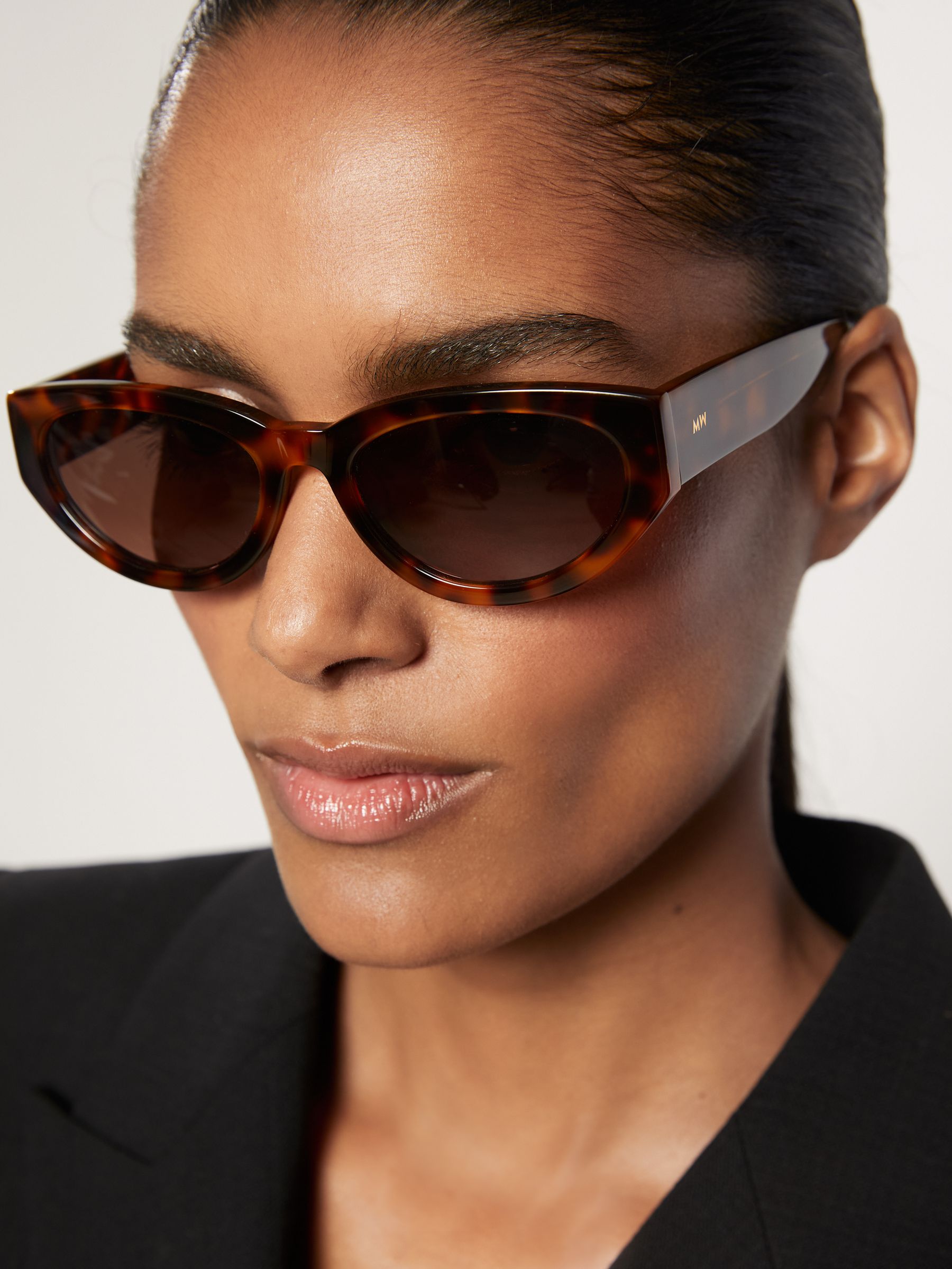 MESSYWEEKEND Oval Frame Sunglasses in Brown - image 1
