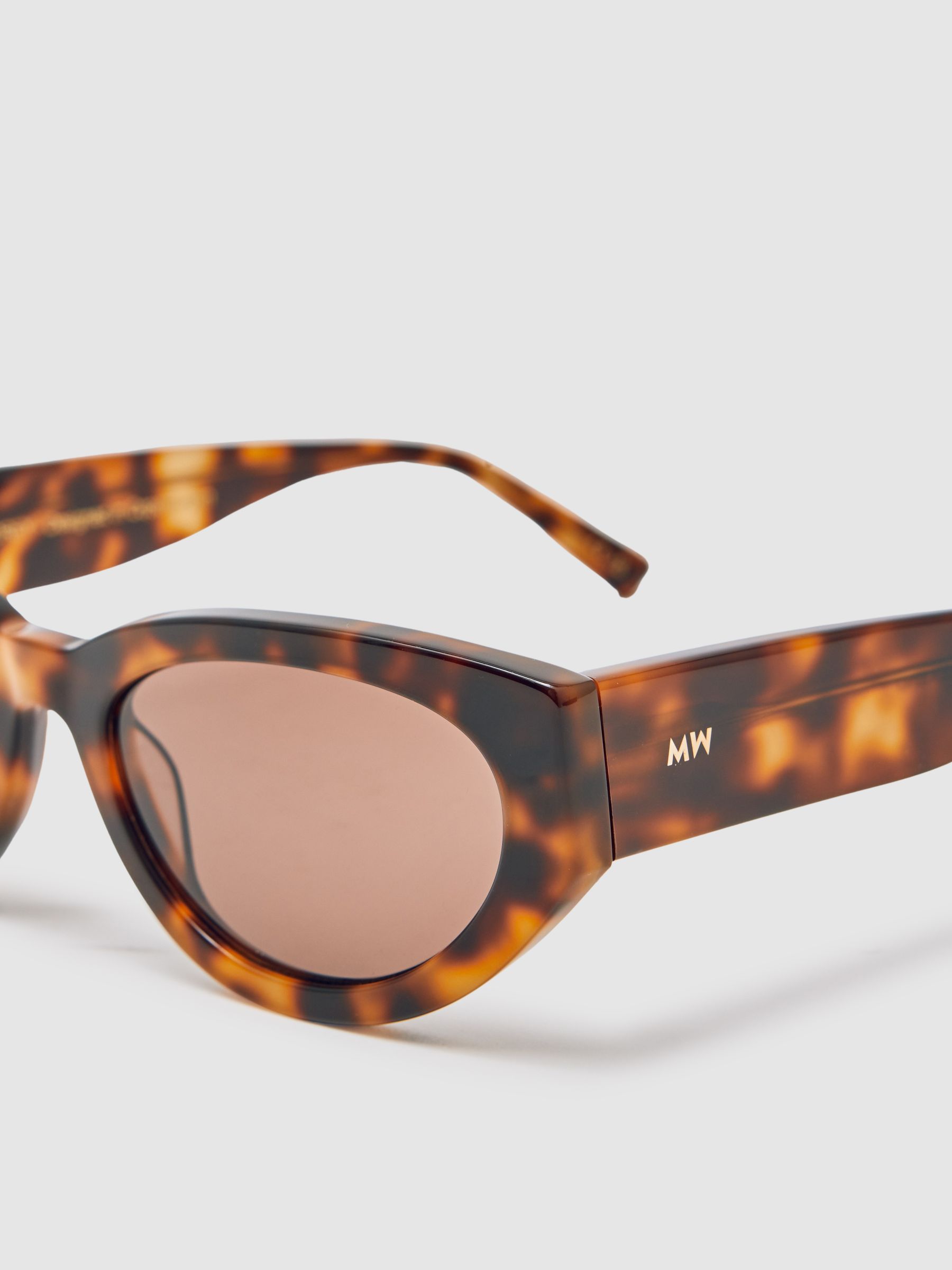 MESSYWEEKEND Oval Frame Sunglasses in Brown - Image 5 of 5