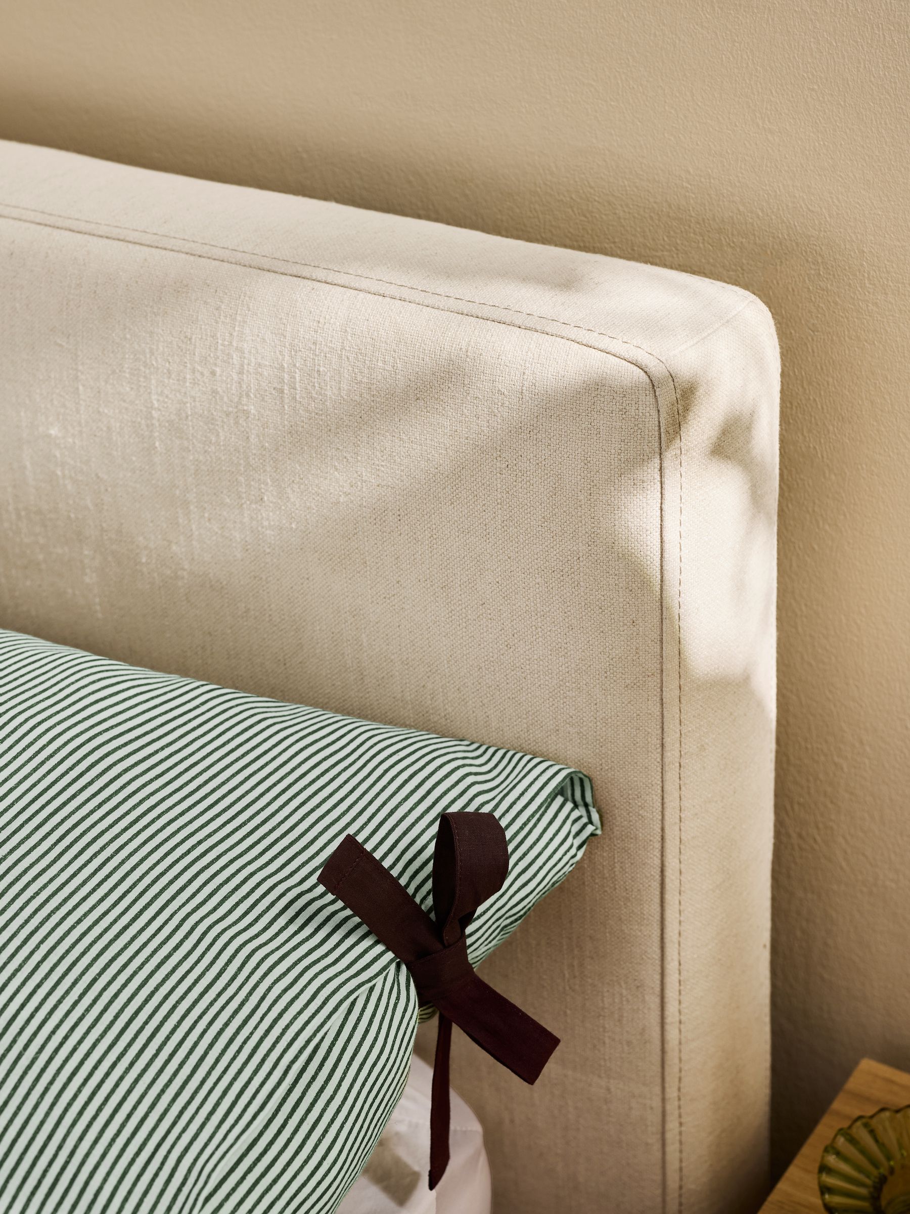 Meiko Upholstered Platform Bed With Drawers in Woven Slub Plain Natural Stone - Image 2 of 4