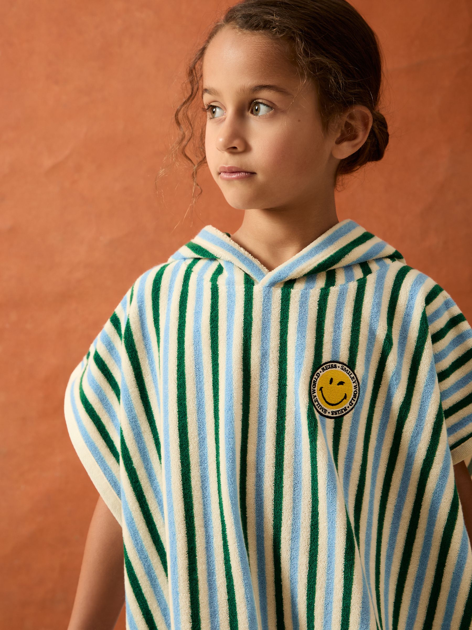 4-9 yrs SmileyWorld | Reiss Hooded Towel in Green/Blue/White - Image 3 of 6