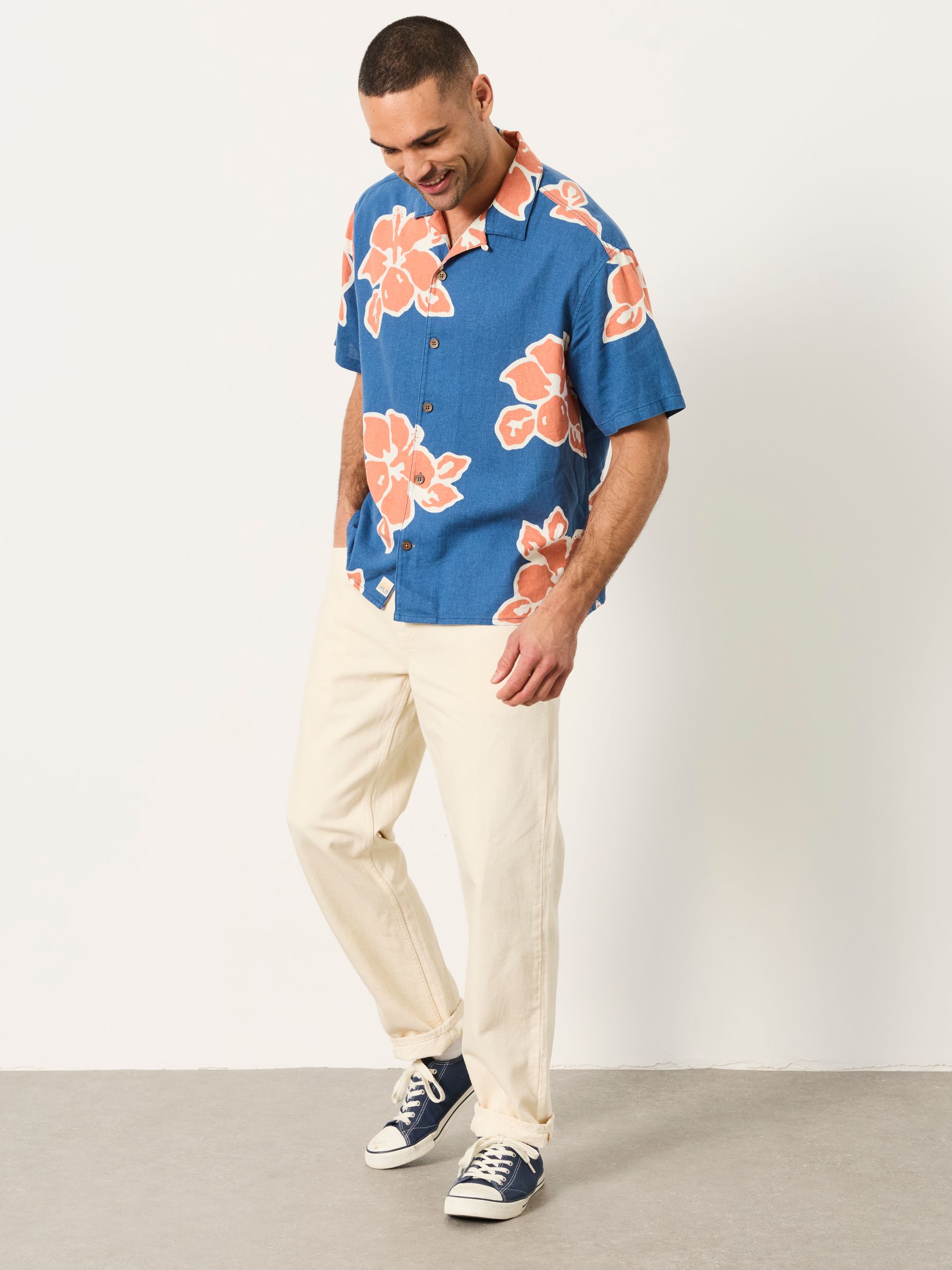 French Navy Short Sleeve Relaxed Fit Large Hawaiian Floral Shirt - Image 3 of 6