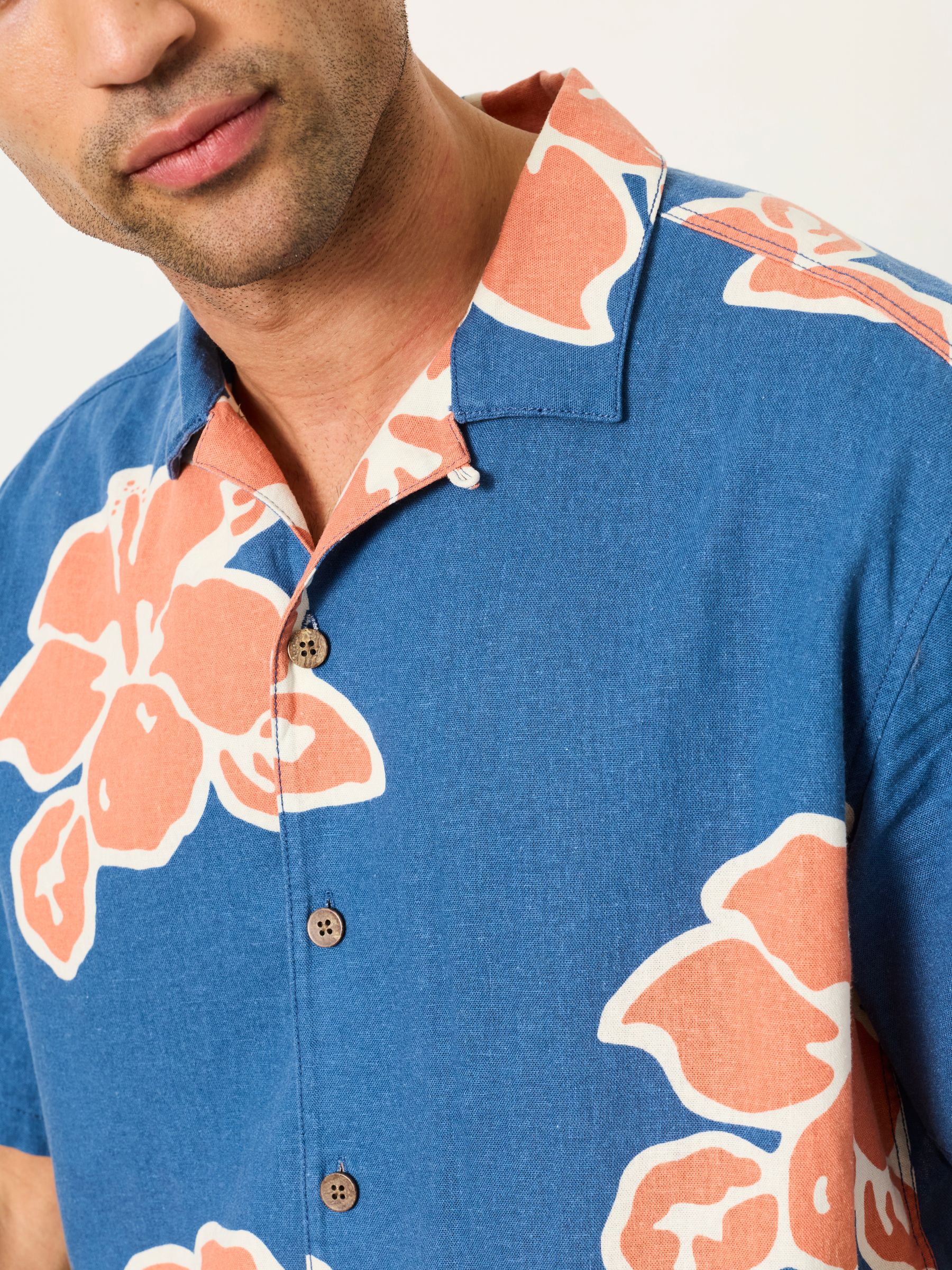 French Navy Short Sleeve Relaxed Fit Large Hawaiian Floral Shirt - Image 4 of 6
