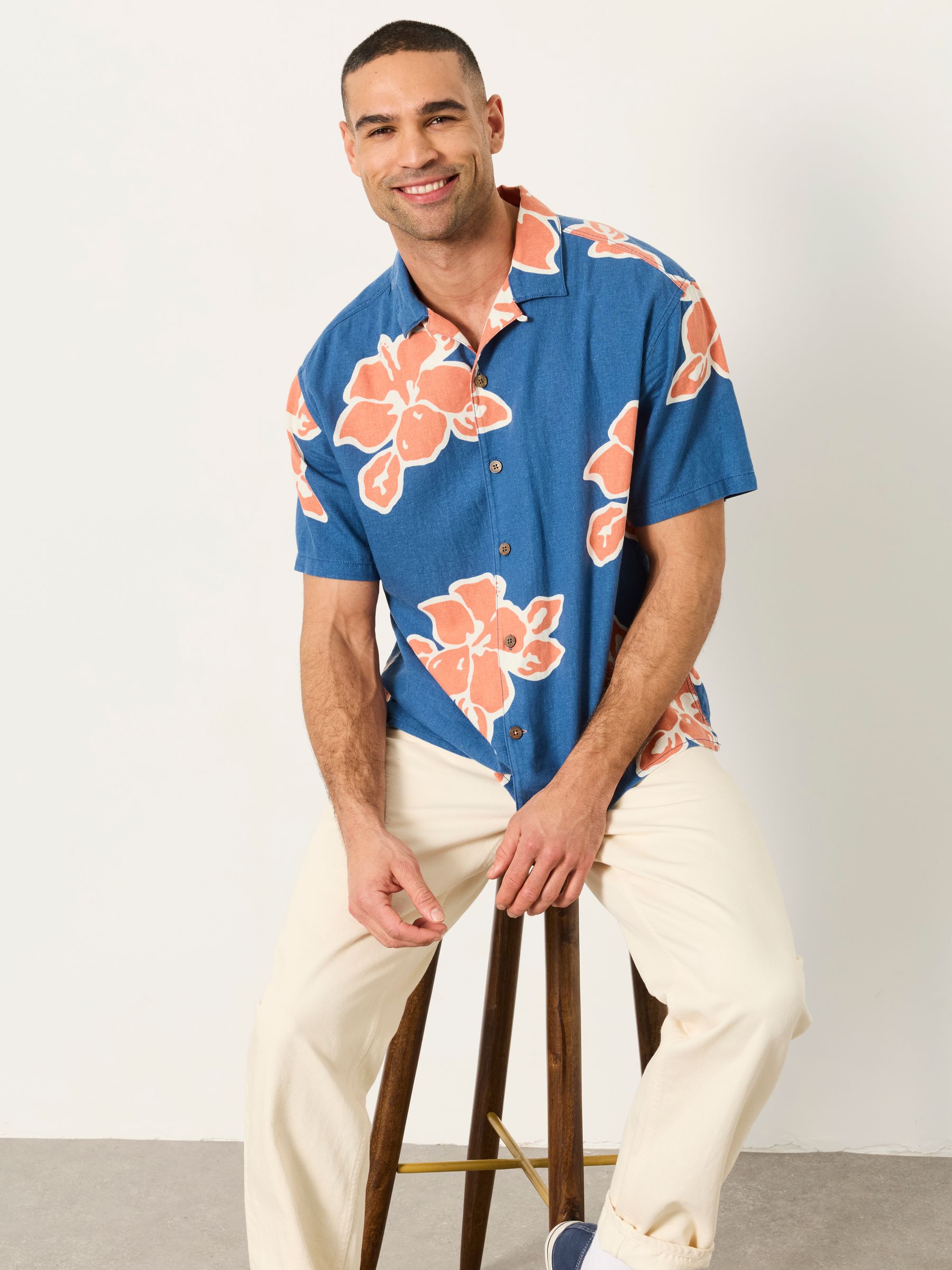 French Navy Short Sleeve Relaxed Fit Large Hawaiian Floral Shirt - Image 5 of 6