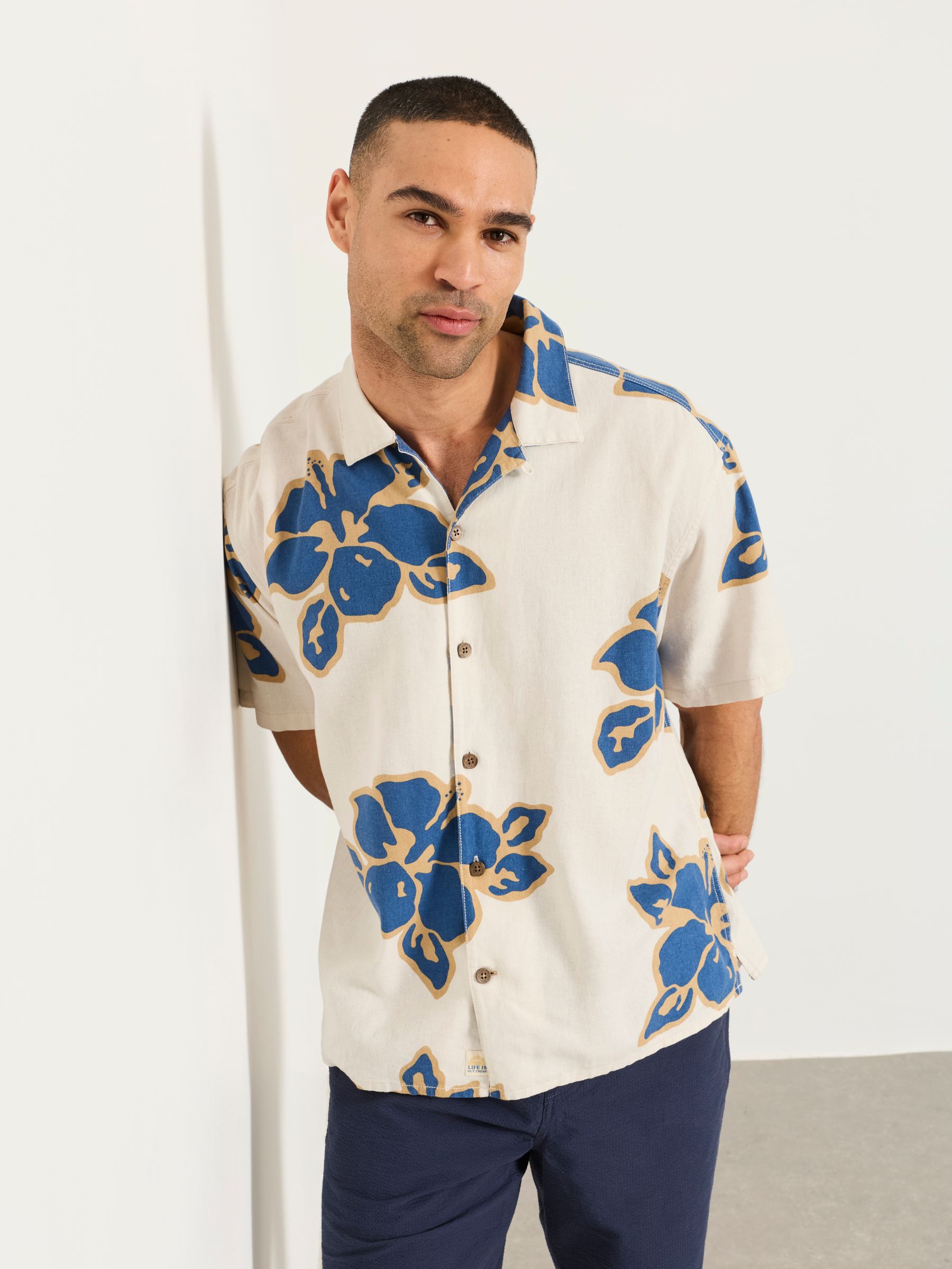 Natural Short Sleeve Relaxed Fit Large Hawaiian Floral Shirt - Image 5 of 6