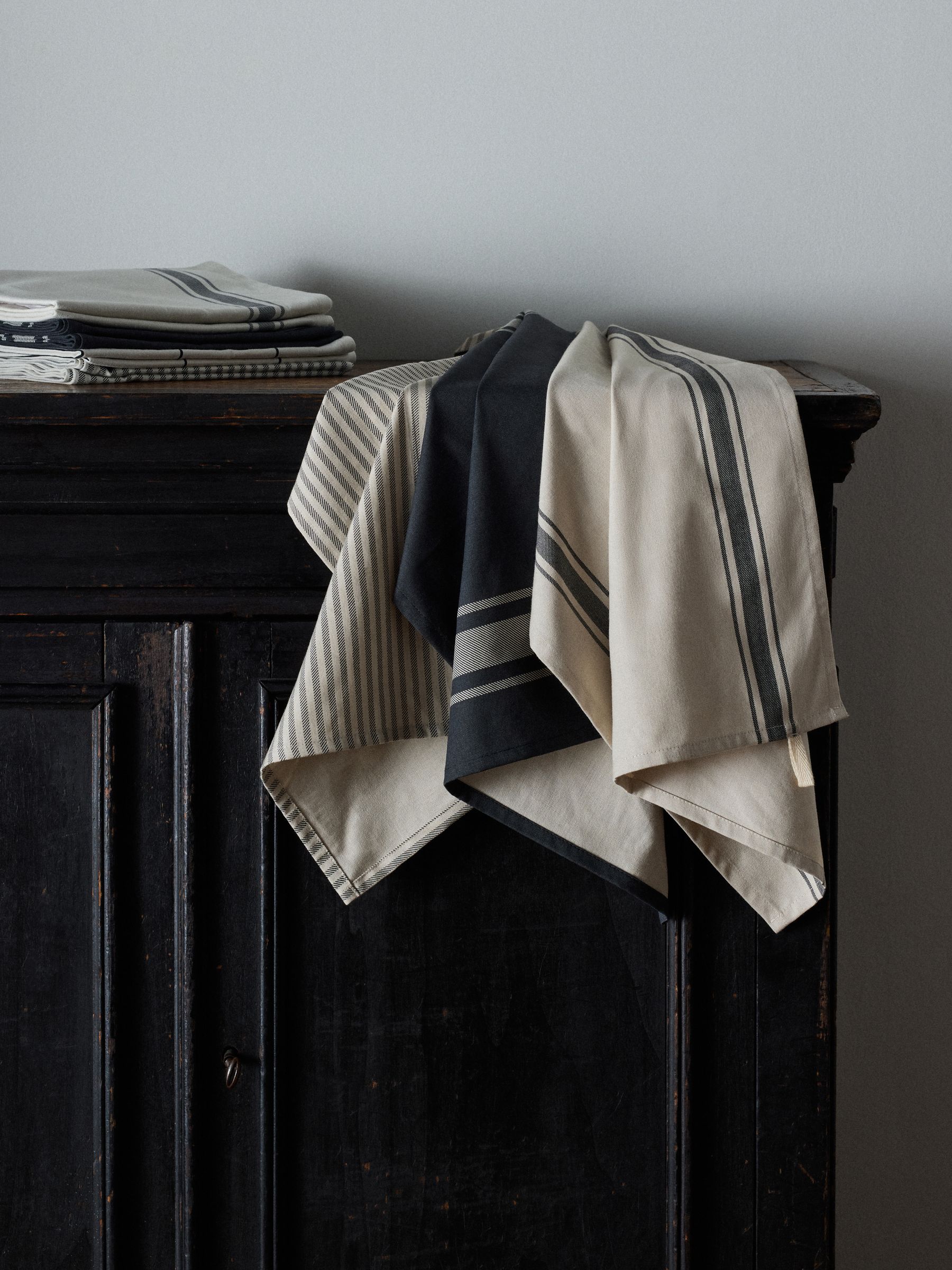 The Set 8 Pack Natural Tea Towels - Image 2 of 5