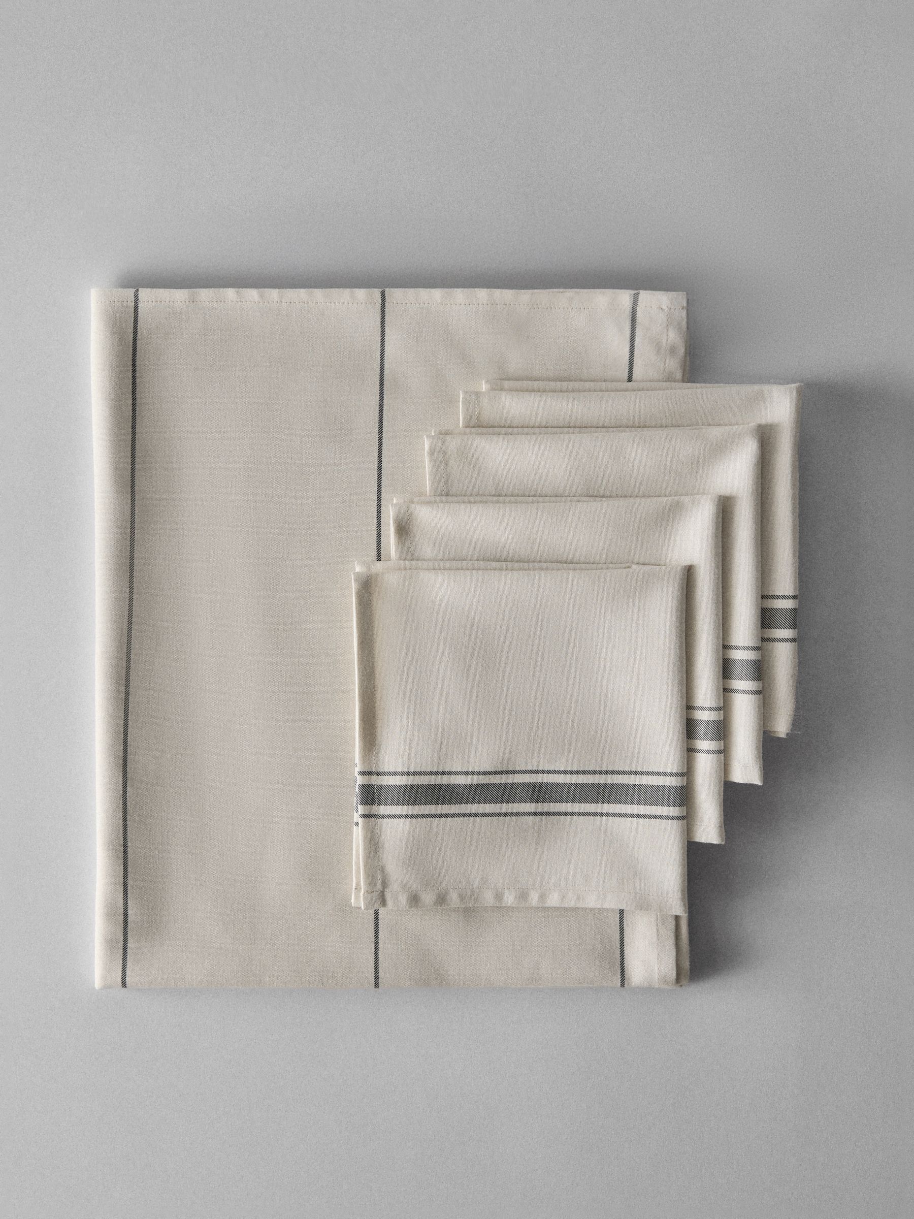 Tablecloth and 4 Pack Napkins Set Natural - Image 2 of 6
