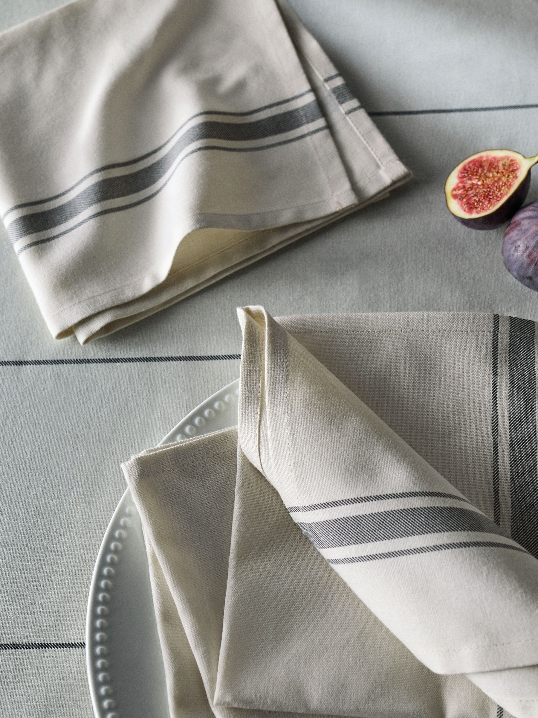 Tablecloth and 4 Pack Napkins Set Natural - Image 3 of 6