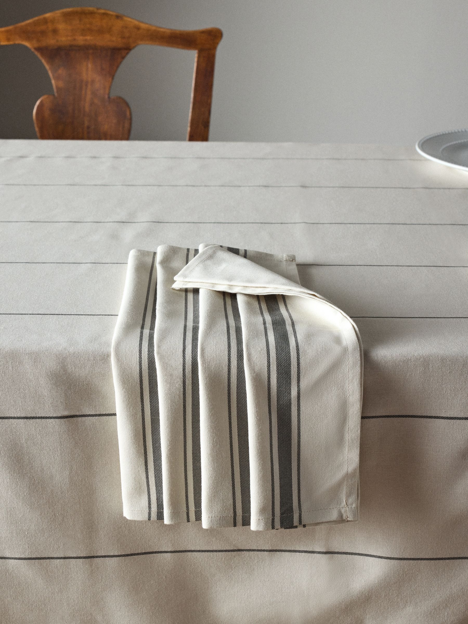 Tablecloth and 4 Pack Napkins Set Natural - Image 4 of 6
