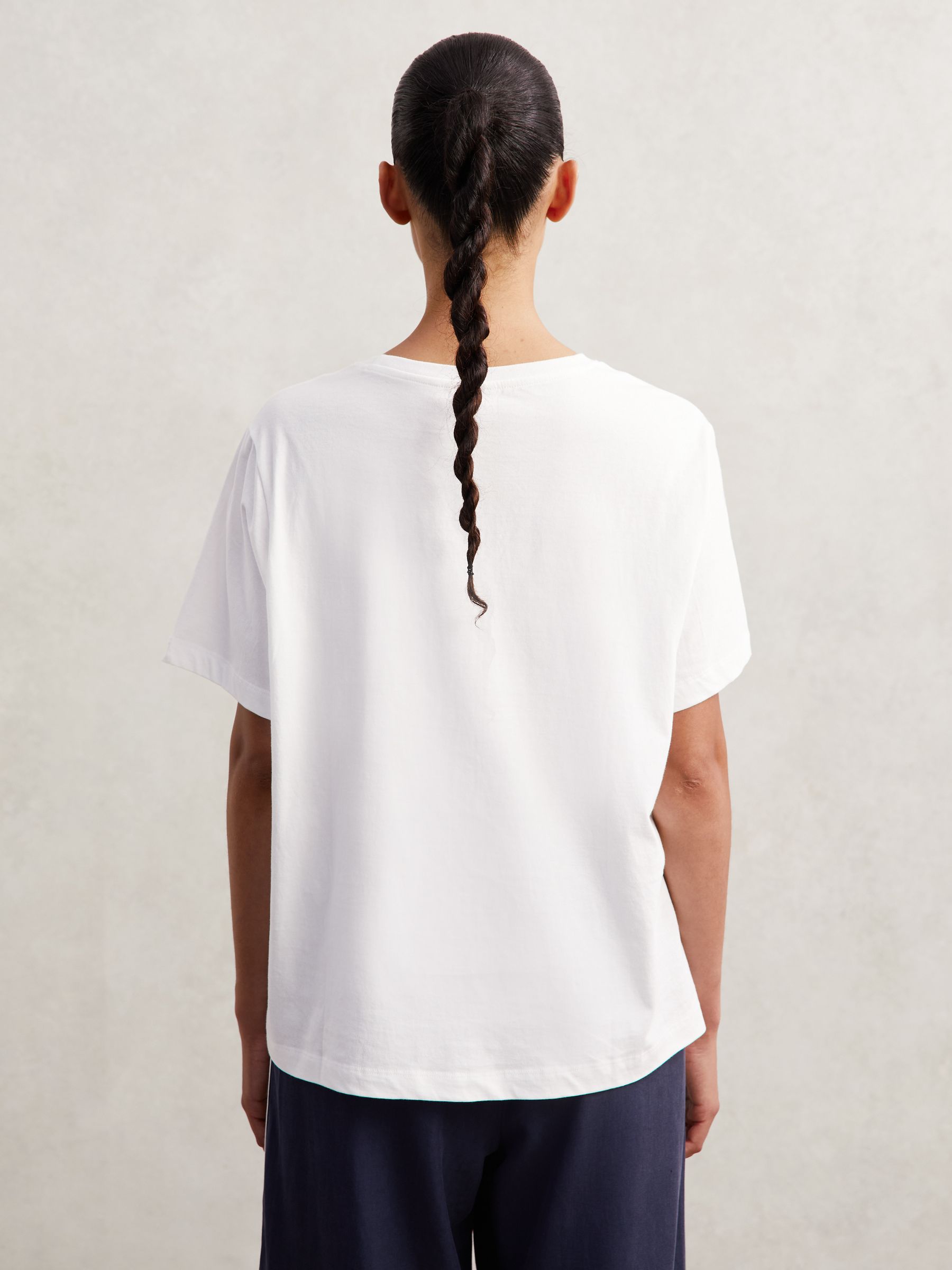 T-Shirt in White - Image 4 of 5