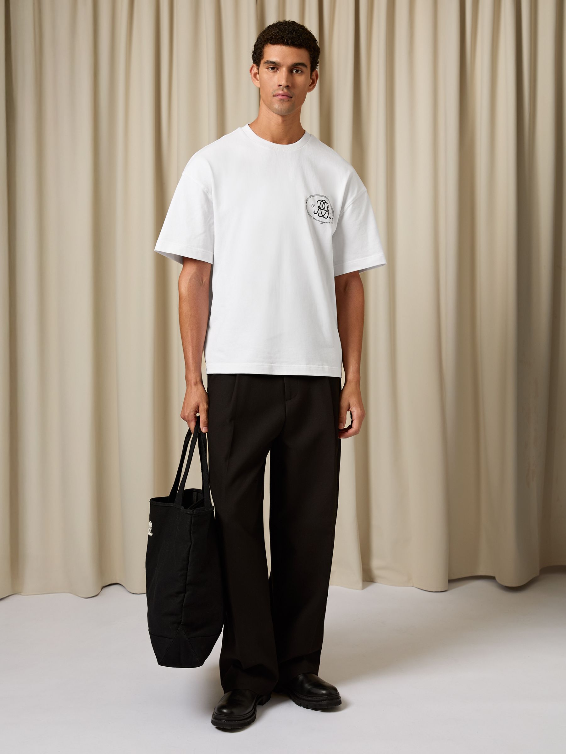 T-Shirt in White - Image 4 of 6