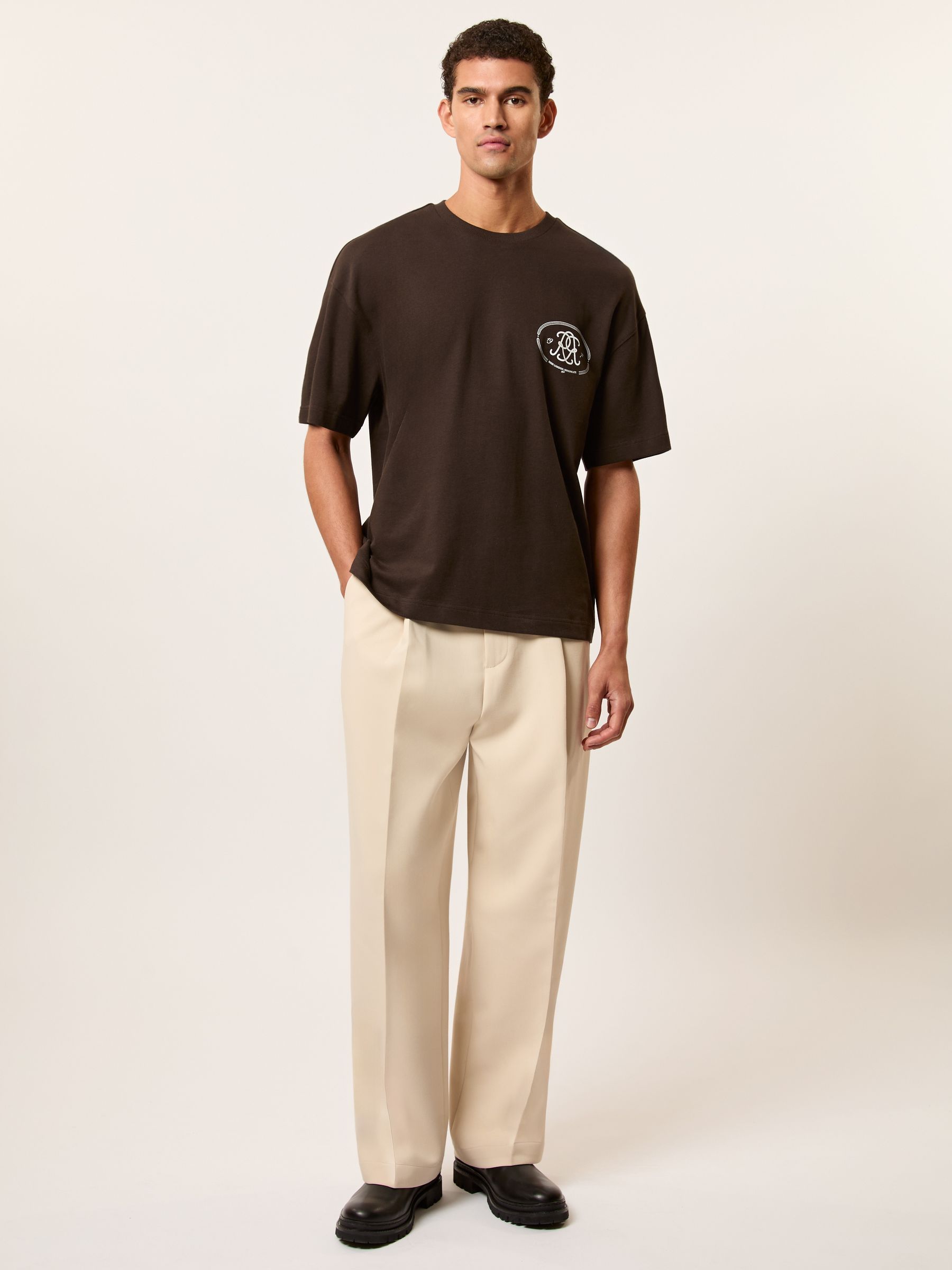 T-Shirt in Brown - Image 3 of 6